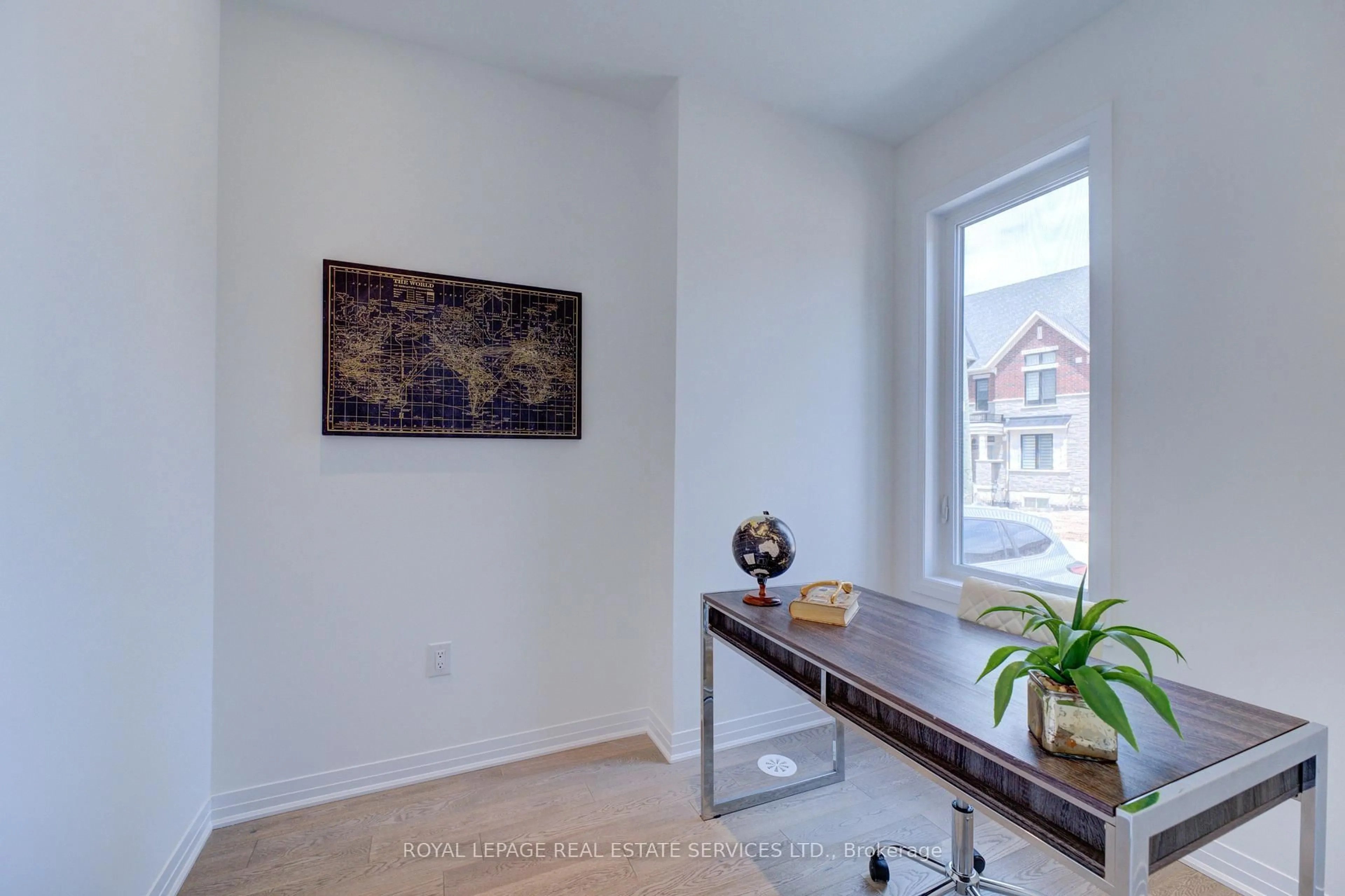 A pic of a room for 3222 Crystal Dr, Oakville Ontario L6M 0W8