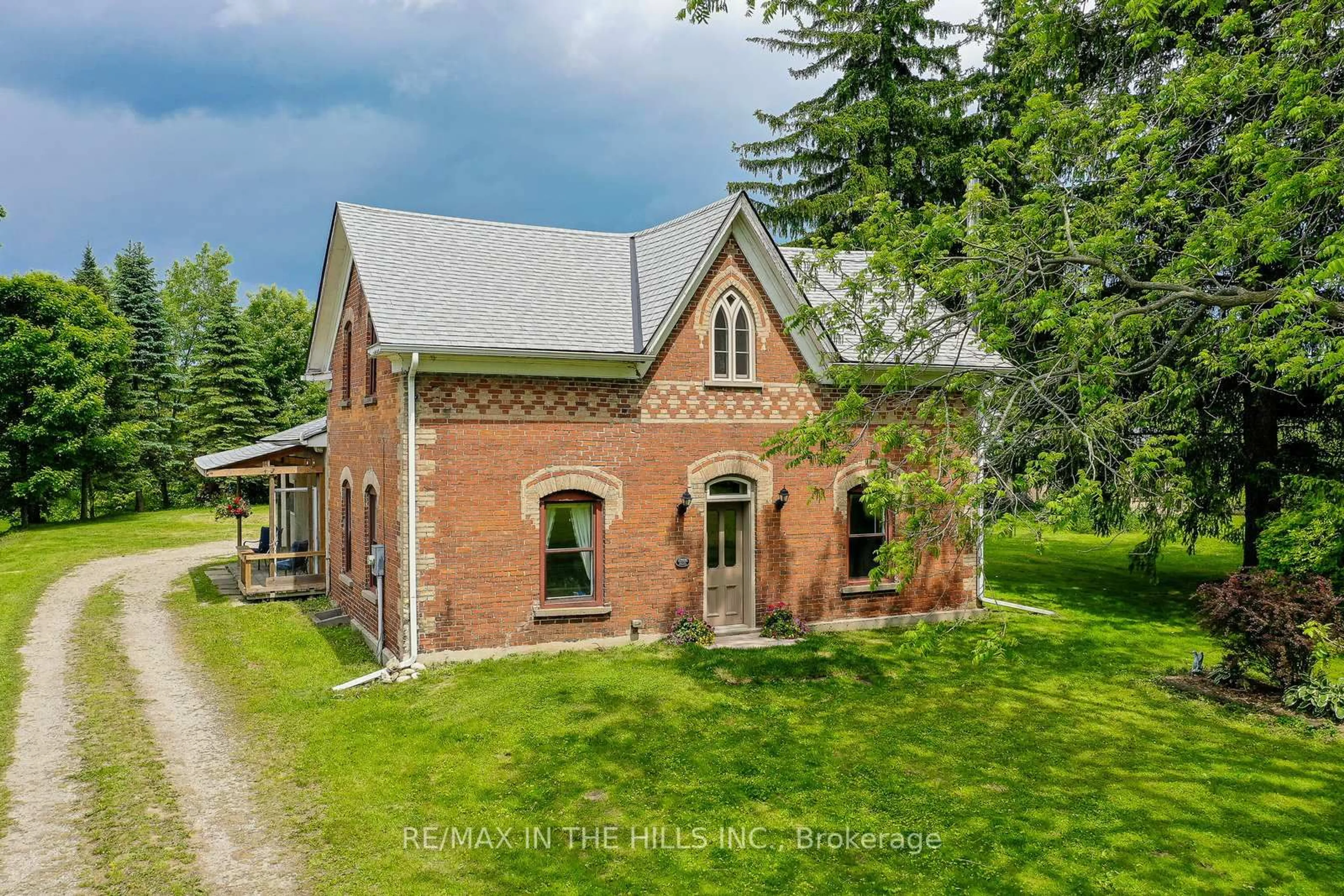 A pic from outside/outdoor area/front of a property/back of a property/a pic from drone, building for 20643 Kennedy Rd, Caledon Ontario L7K 1Z3