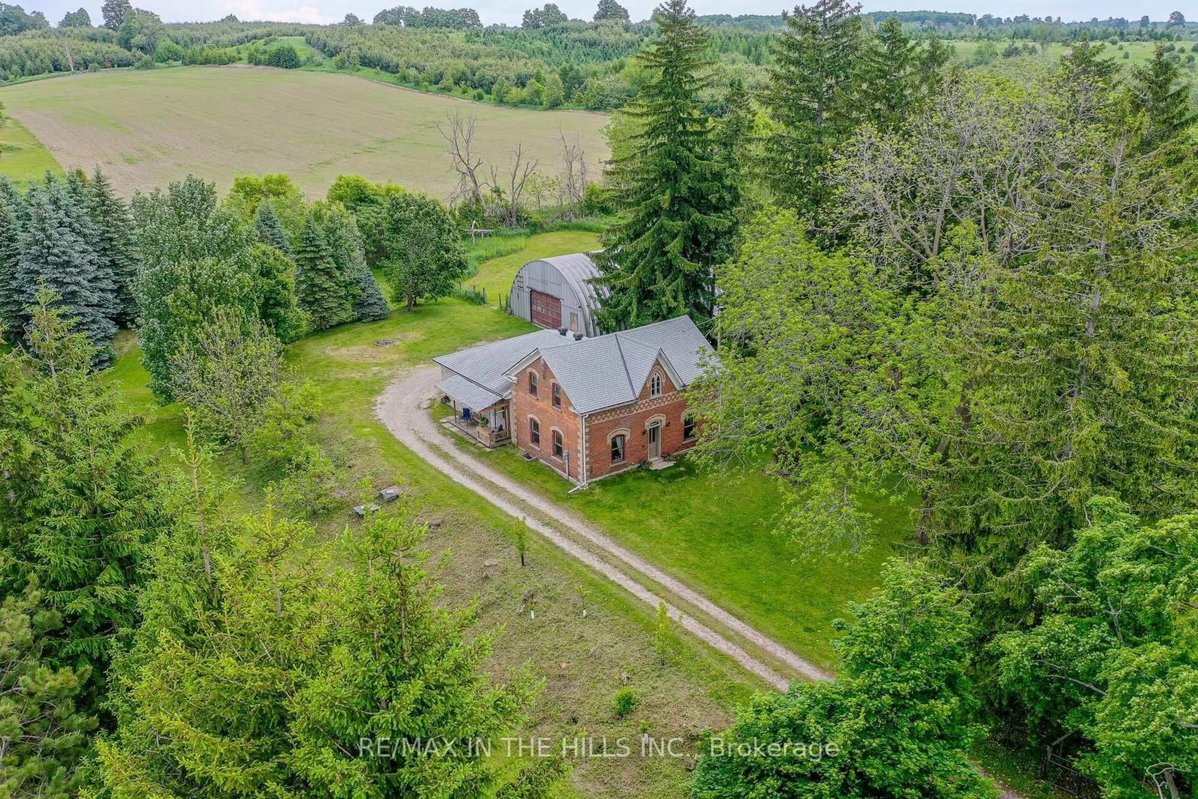 A pic from outside/outdoor area/front of a property/back of a property/a pic from drone, building for 20643 Kennedy Rd, Caledon Ontario L7K 1Z3