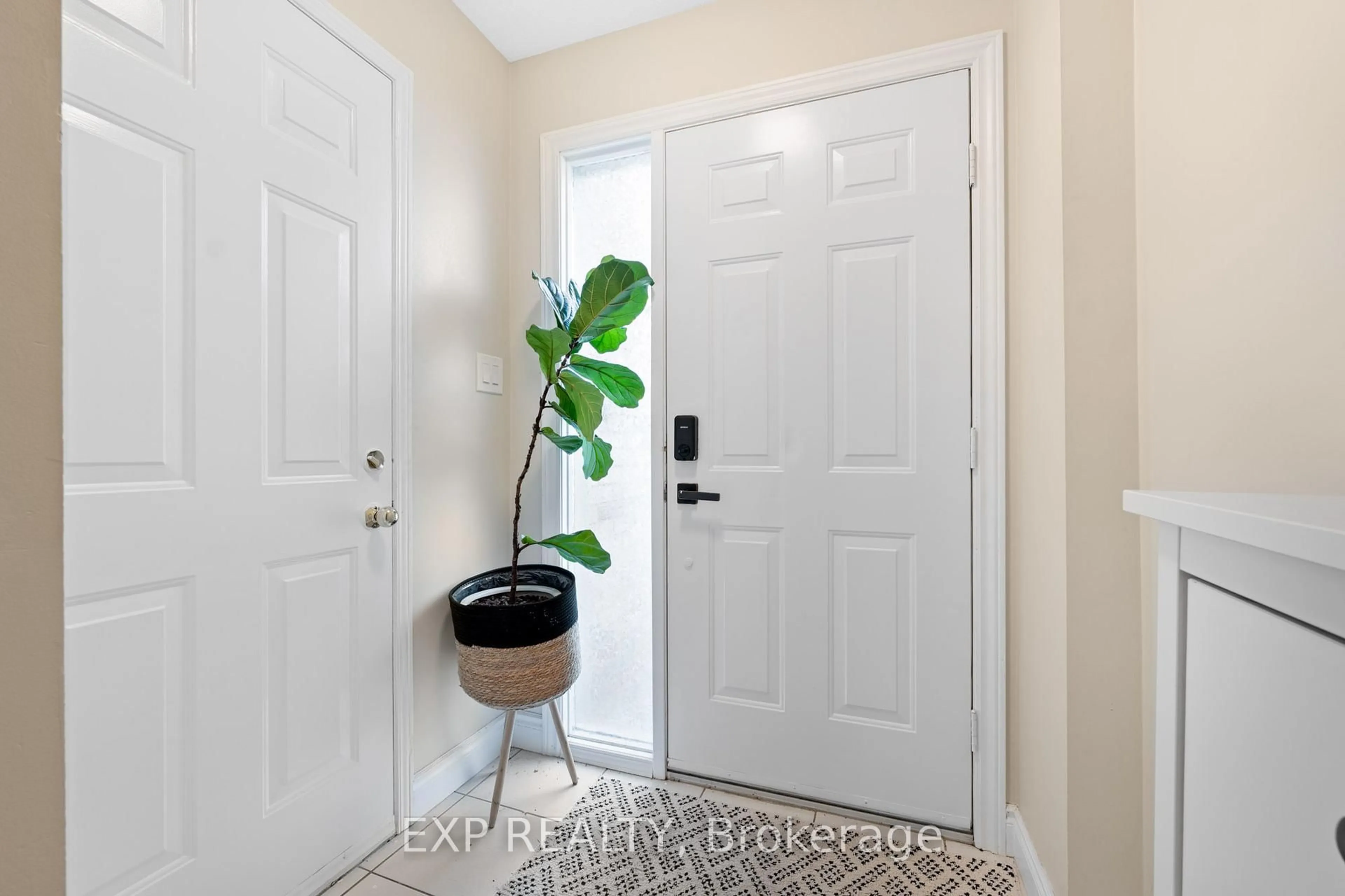 Indoor entryway for 2025 Cleaver Ave #31, Burlington Ontario L7M 4H8