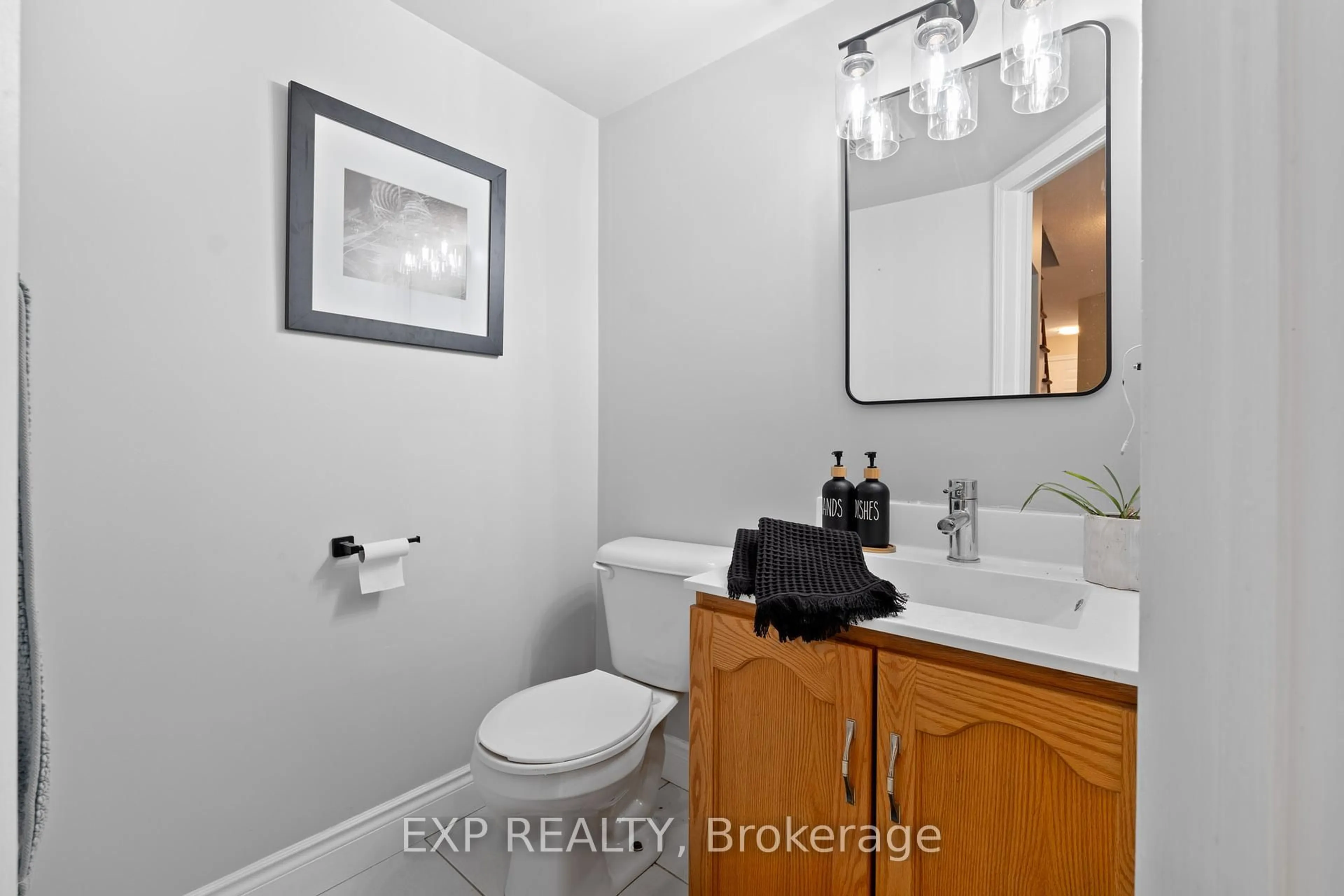 Standard bathroom, ceramic/tile floor for 2025 Cleaver Ave #31, Burlington Ontario L7M 4H8