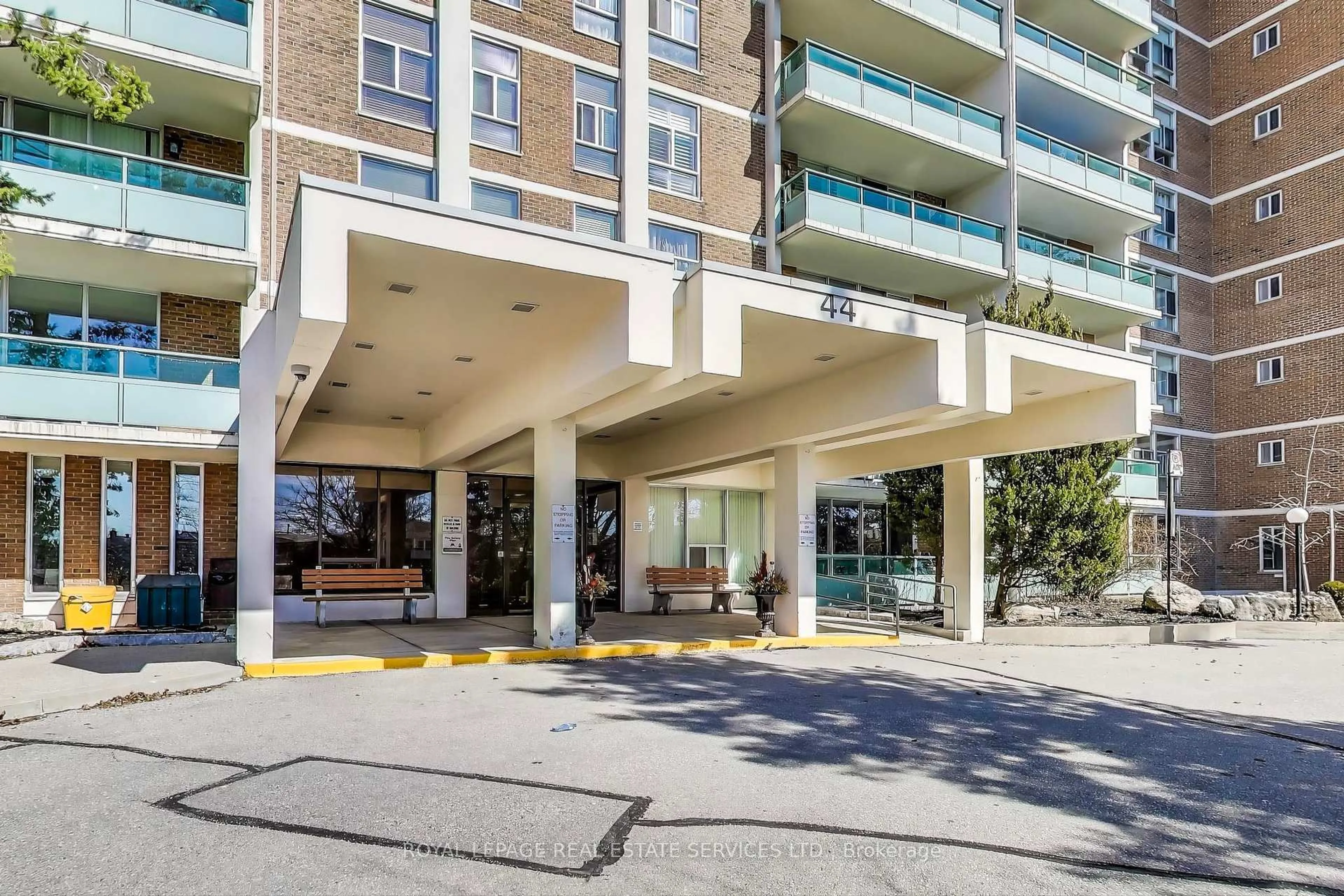 Patio, street for 44 Longbourne Dr #1008, Toronto Ontario M9R 2M7