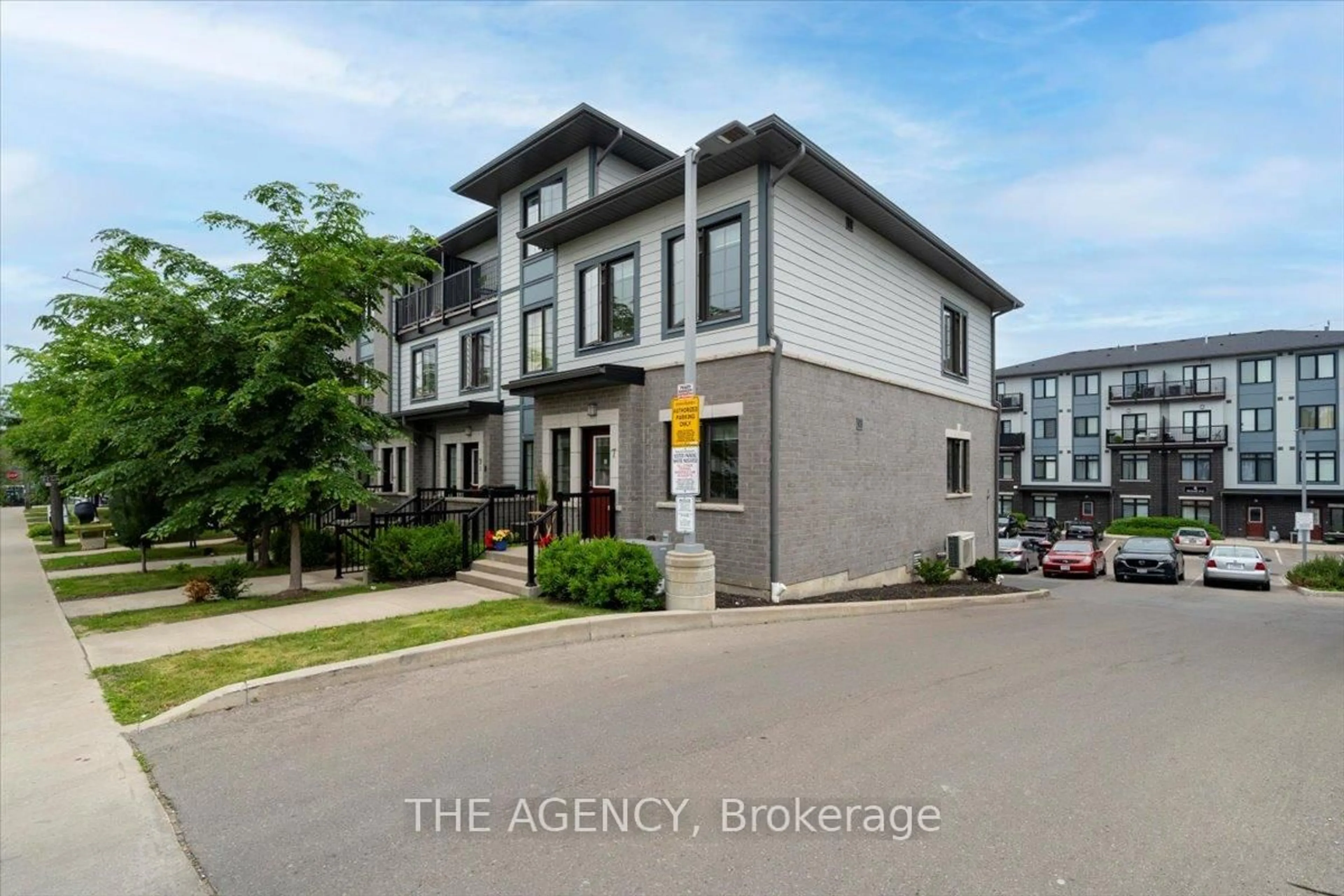 A pic from outside/outdoor area/front of a property/back of a property/a pic from drone, street for 7 Forbes Ave, Toronto Ontario M6M 0B5