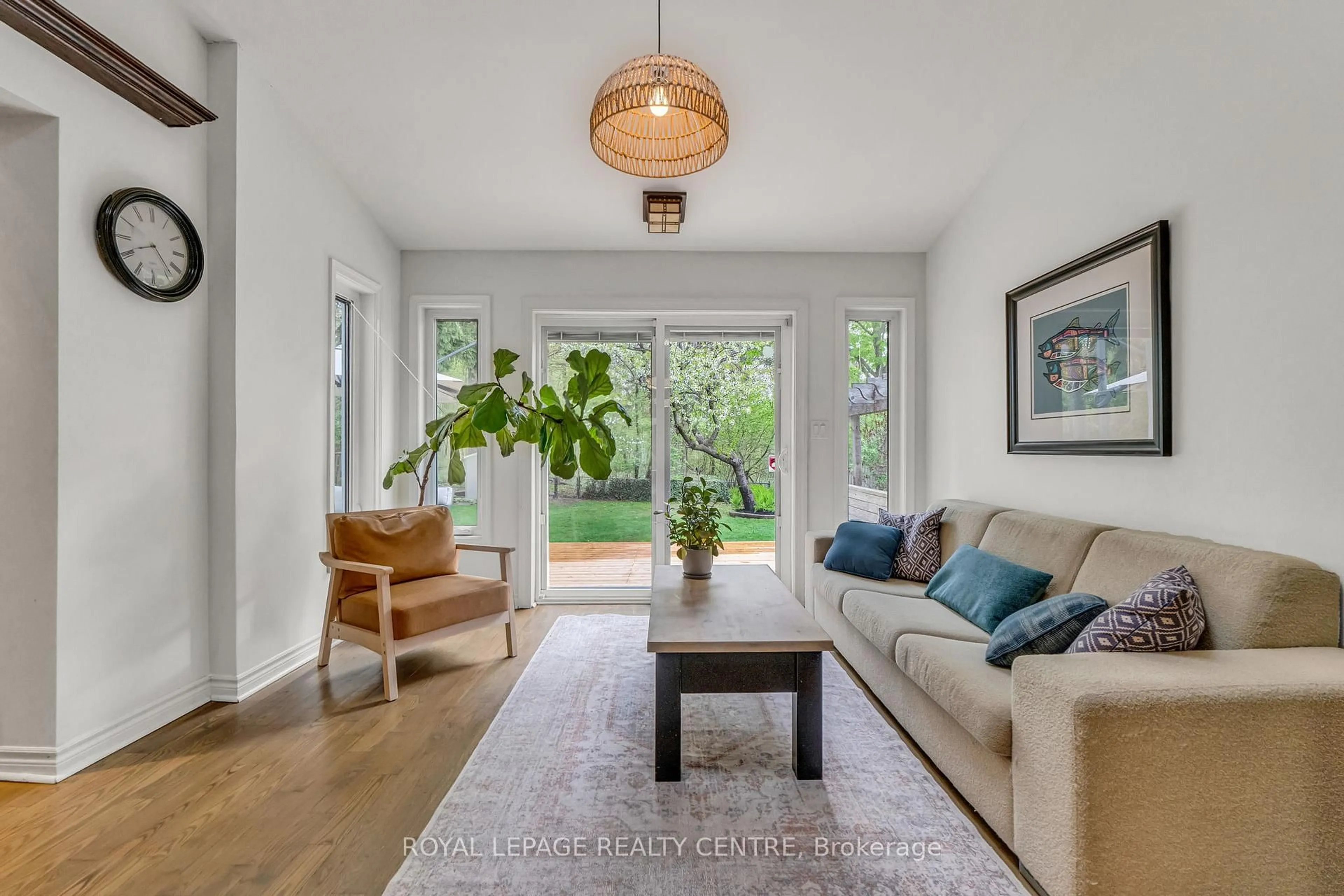 Living room with furniture, unknown for 1593 Glenburnie Rd, Mississauga Ontario L5G 3C9
