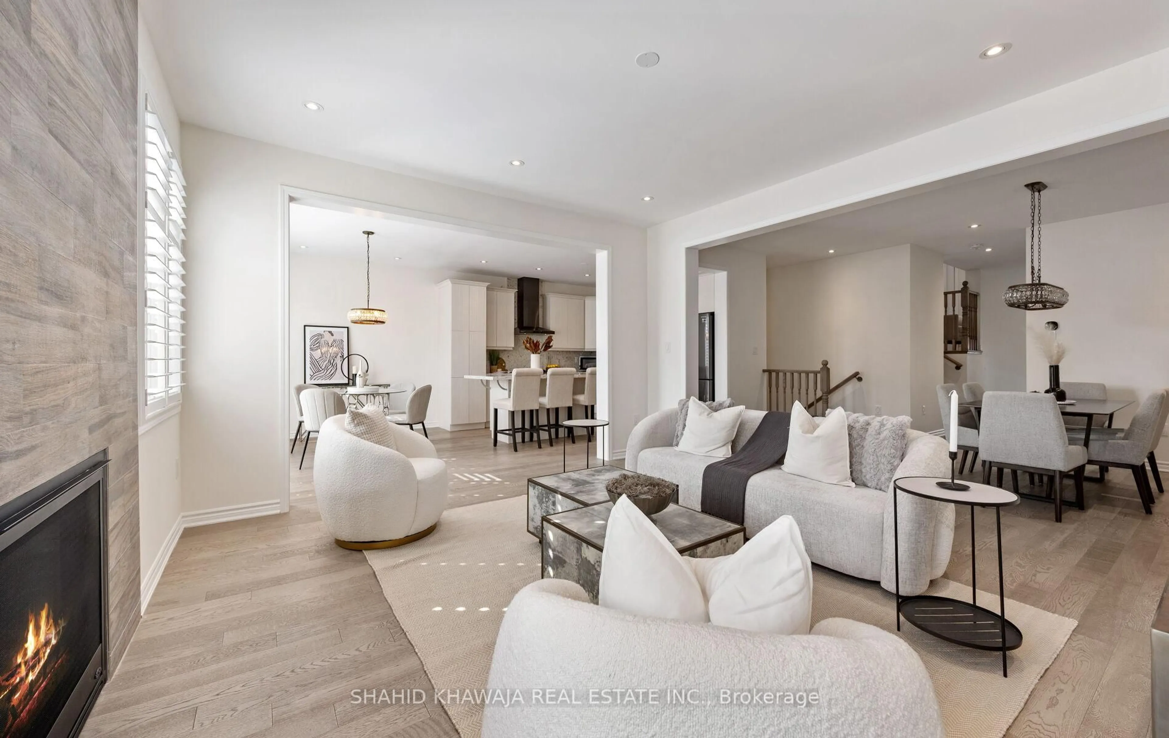 Living room with furniture, unknown for 1304 Basswood Cres, Milton Ontario L9E 1M4