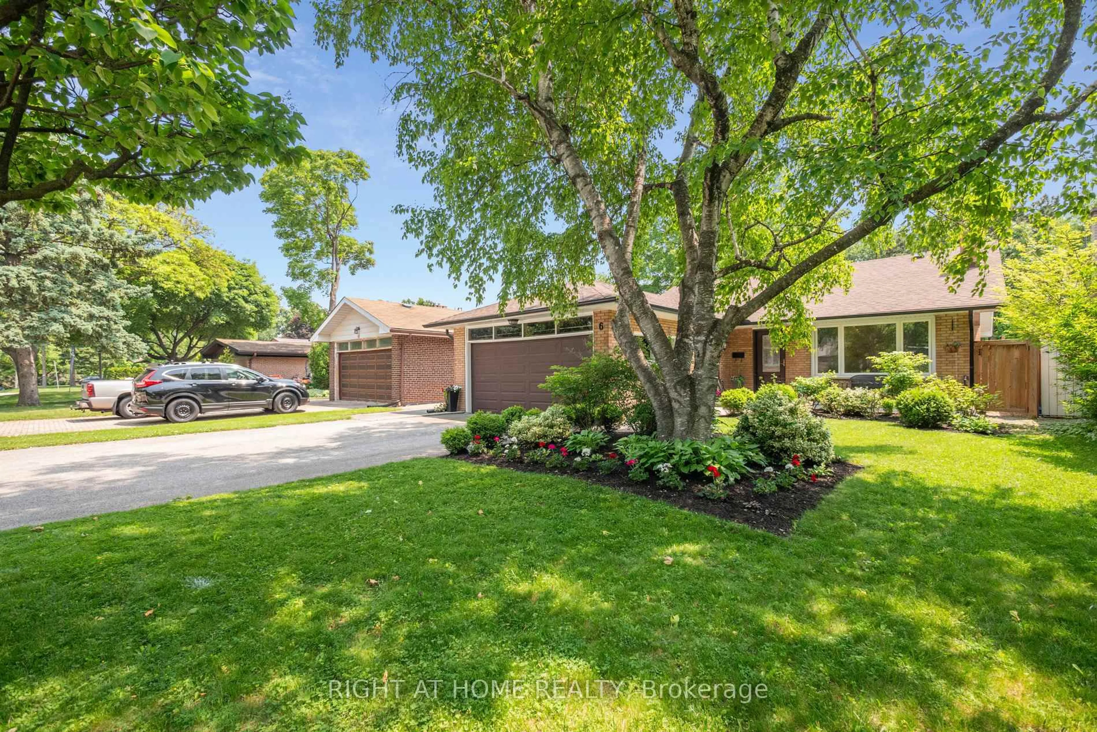 A pic from outside/outdoor area/front of a property/back of a property/a pic from drone, street for 6 Bearbury Dr, Toronto Ontario M9C 2G9