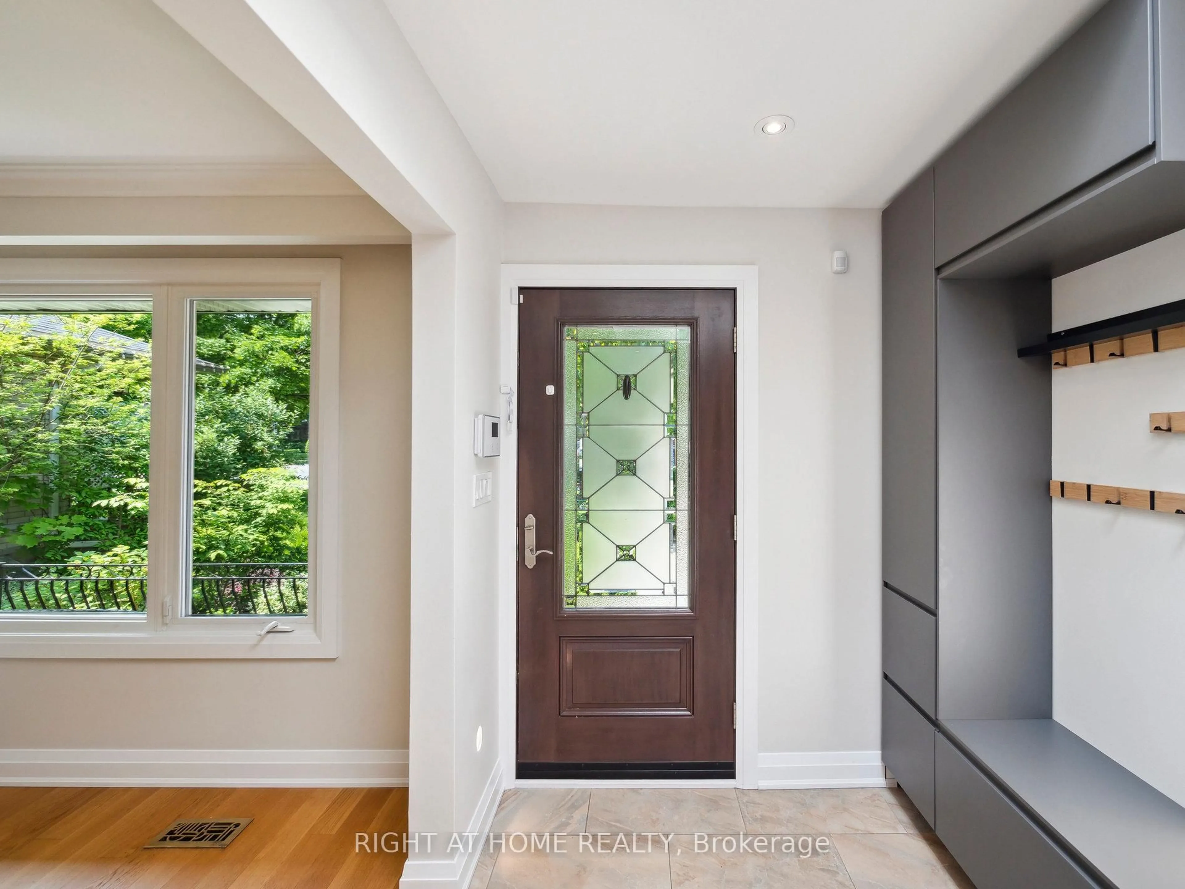 Indoor entryway for 6 Bearbury Dr, Toronto Ontario M9C 2G9