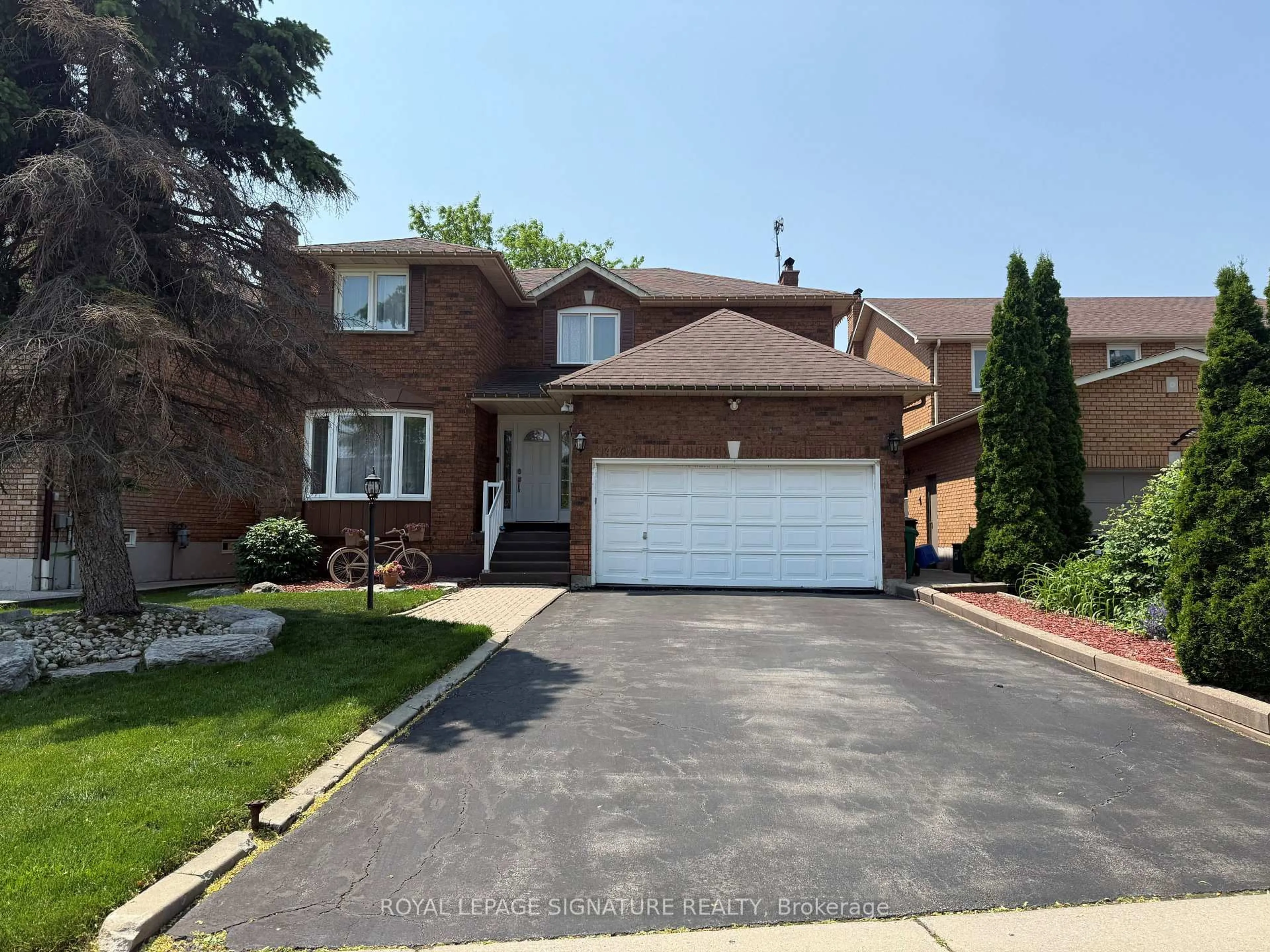 Home with brick exterior material, street for 4470 Idlewilde Cres, Mississauga Ontario L5M 4E7