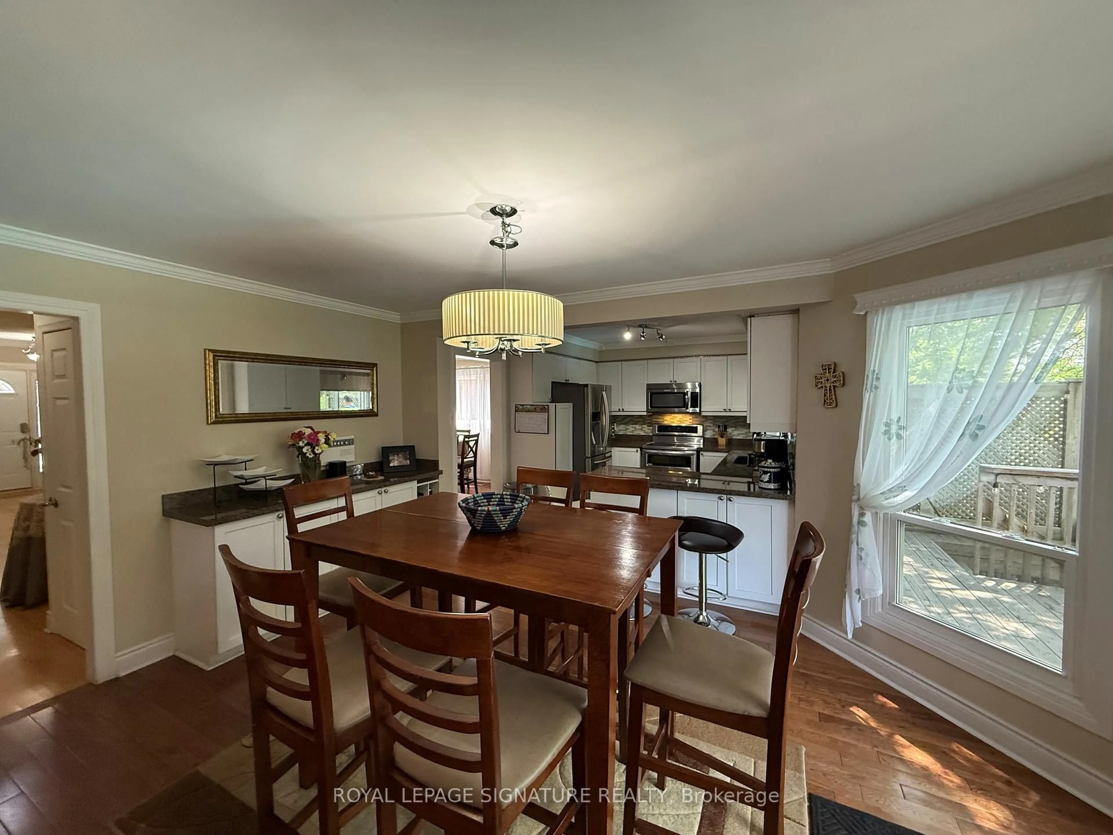 Dining room, wood/laminate floor for 4470 Idlewilde Cres, Mississauga Ontario L5M 4E7