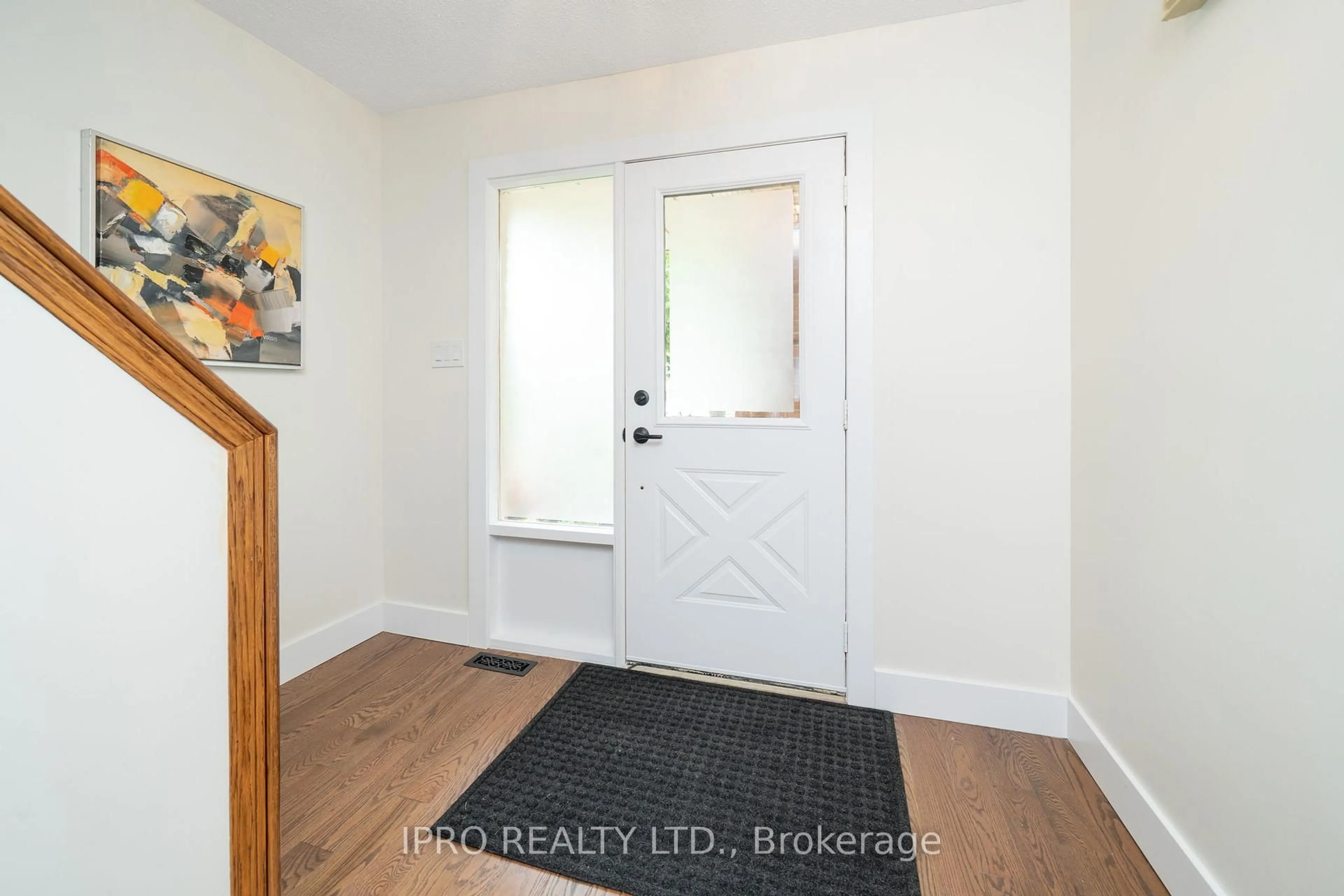 Indoor entryway for 6217 Fullerton Cres, Mississauga Ontario L5N 3A3