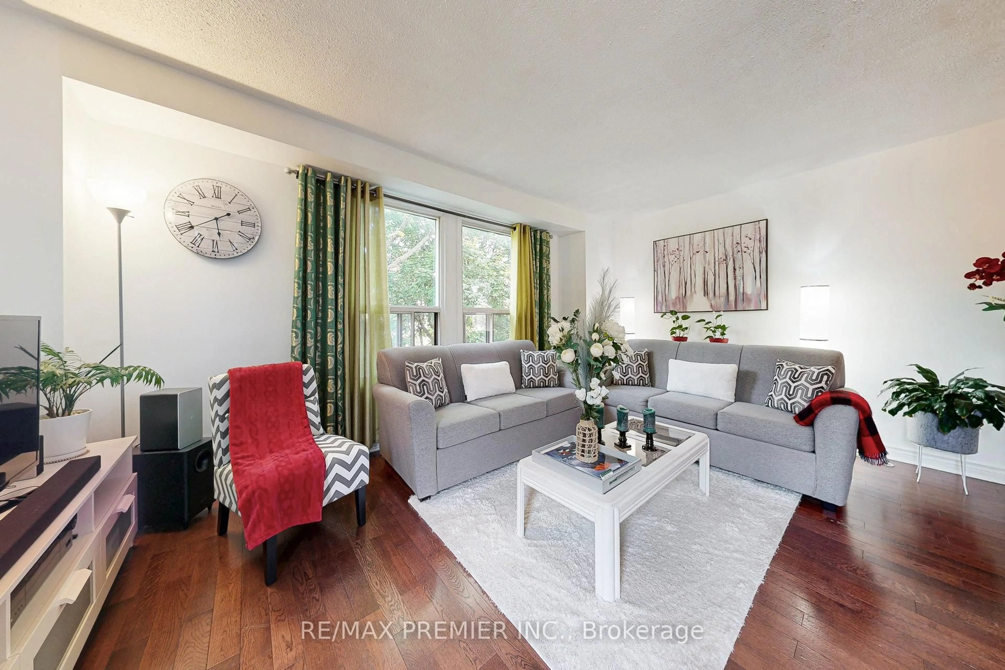 Living room with furniture, unknown for 120 Ellerslie Rd, Brampton Ontario L6T 4C3