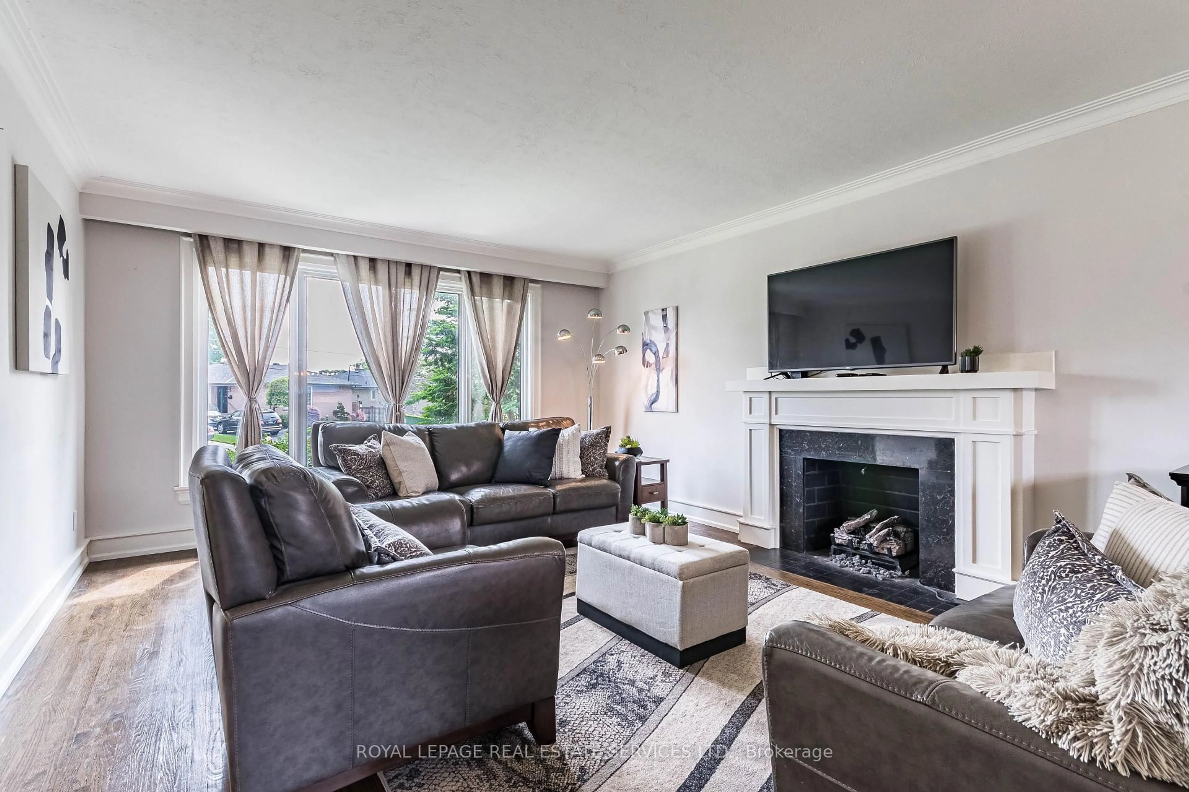Living room with furniture, unknown for 42 Glen Agar Dr, Toronto Ontario M9B 5L9