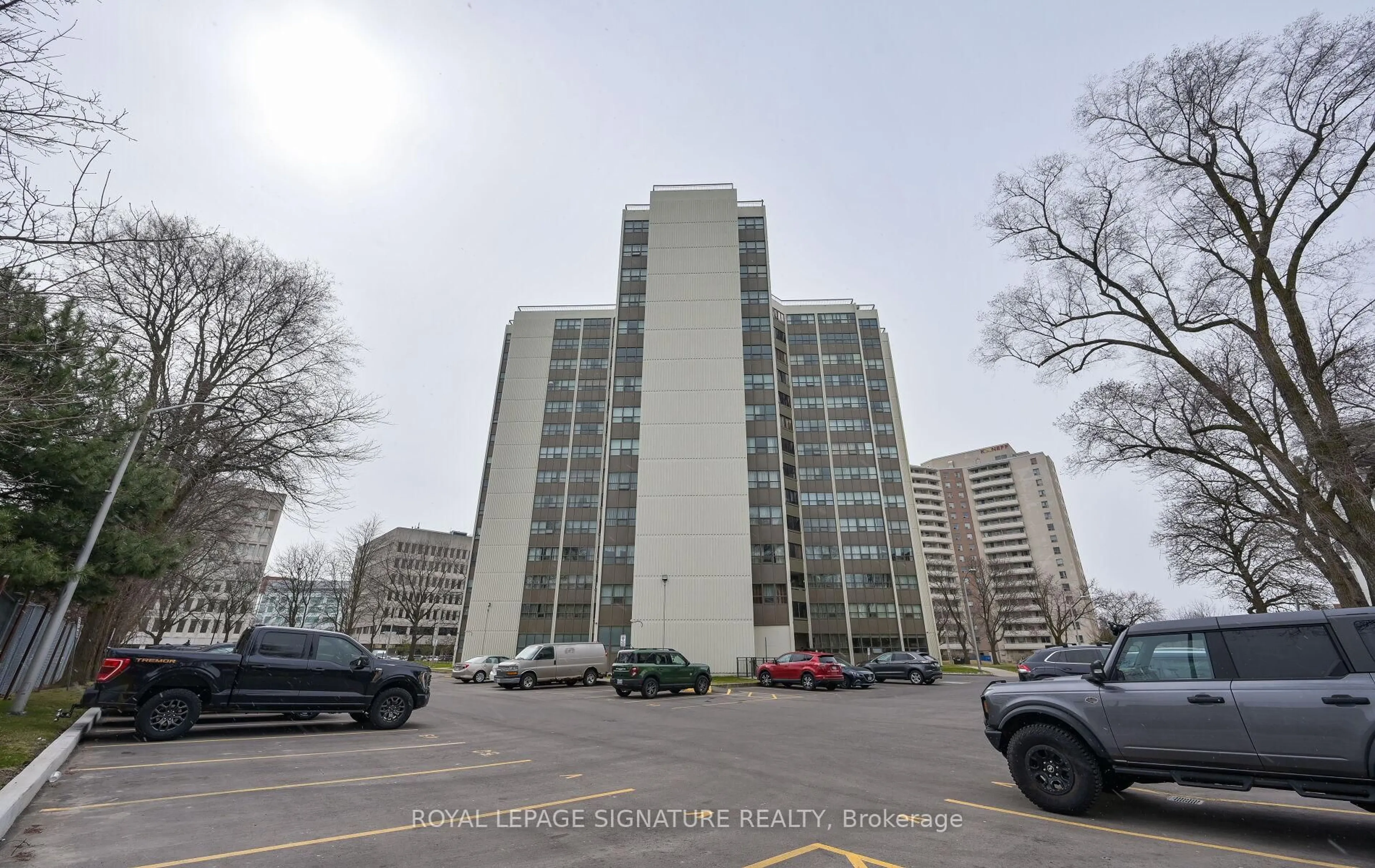 Blurry image for 2323 Confederation Pkwy #1207, Mississauga Ontario L5B 1R6
