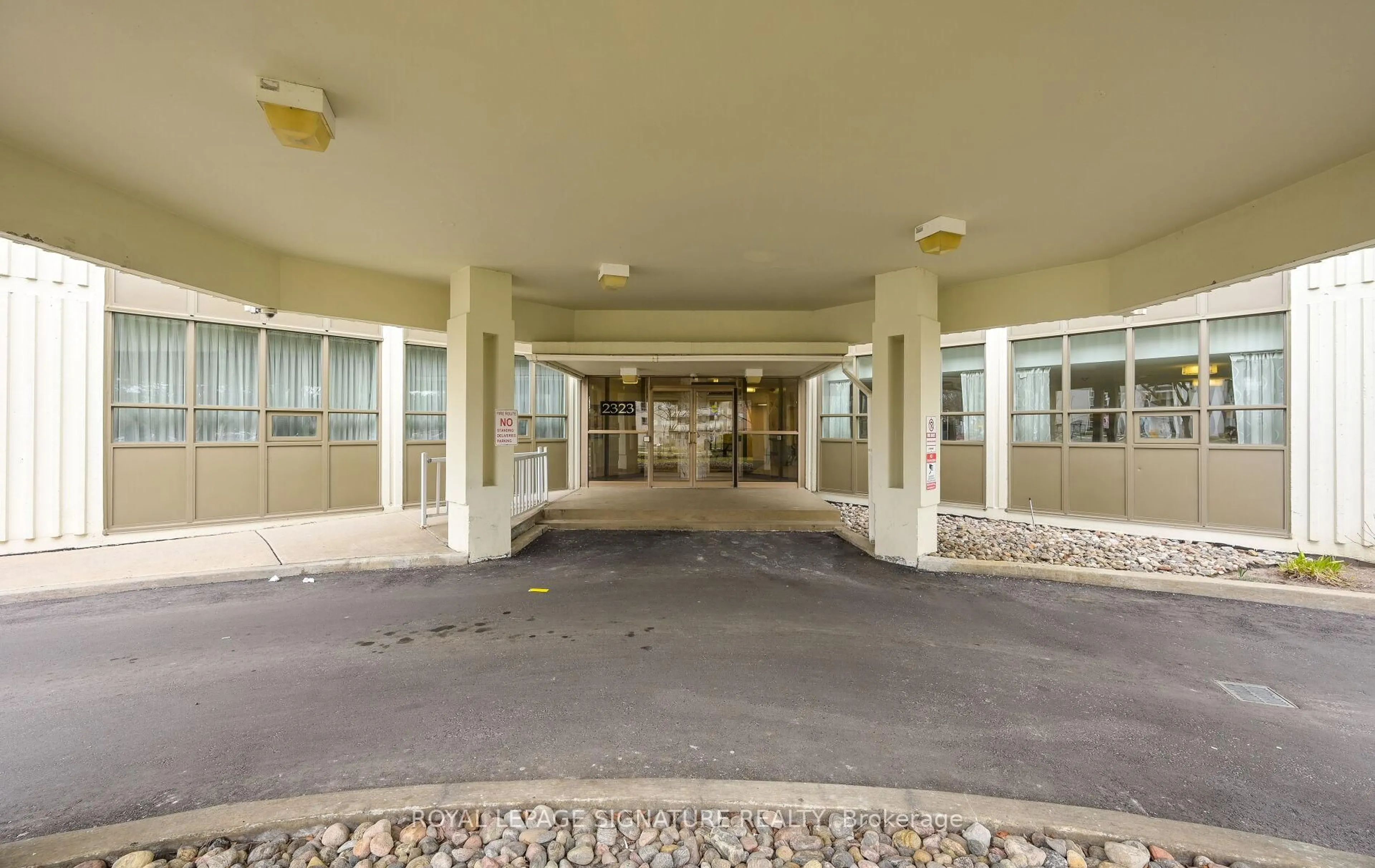 Unknown for 2323 Confederation Pkwy #1207, Mississauga Ontario L5B 1R6