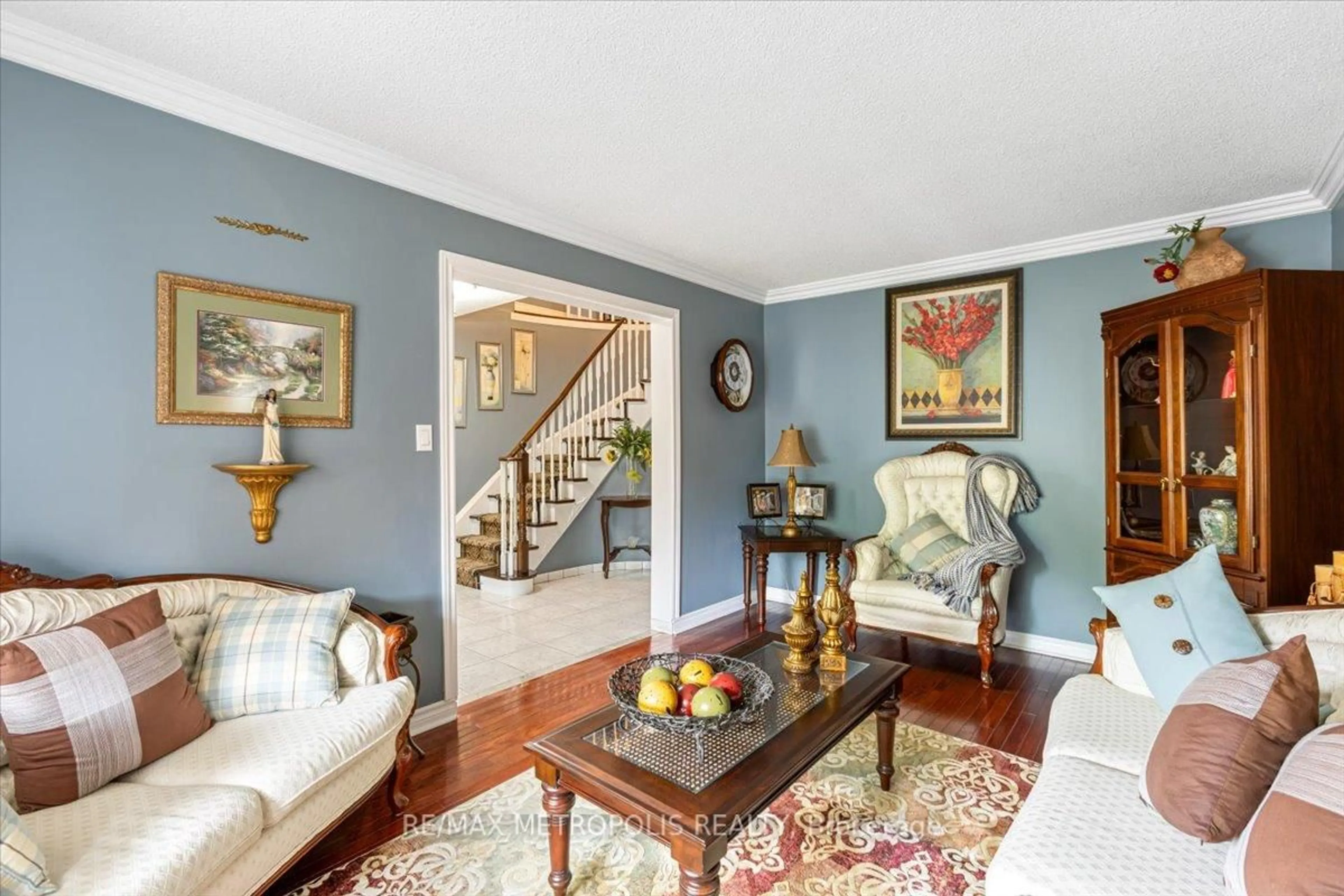 Living room with furniture, unknown for 42 Silverstream Rd, Brampton Ontario L6Z 3W4