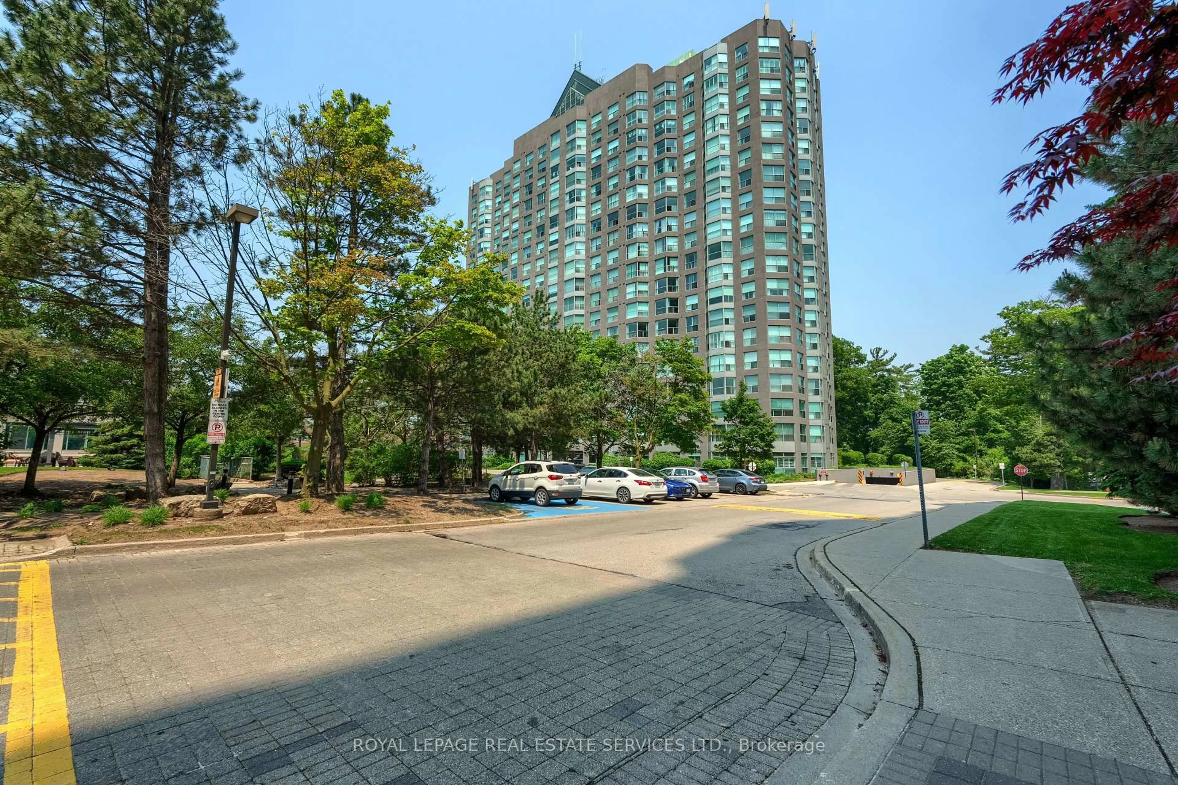 A pic from outside/outdoor area/front of a property/back of a property/a pic from drone, unknown for 2155 Burnhamthorpe Rd #902, Mississauga Ontario L5L 5P4