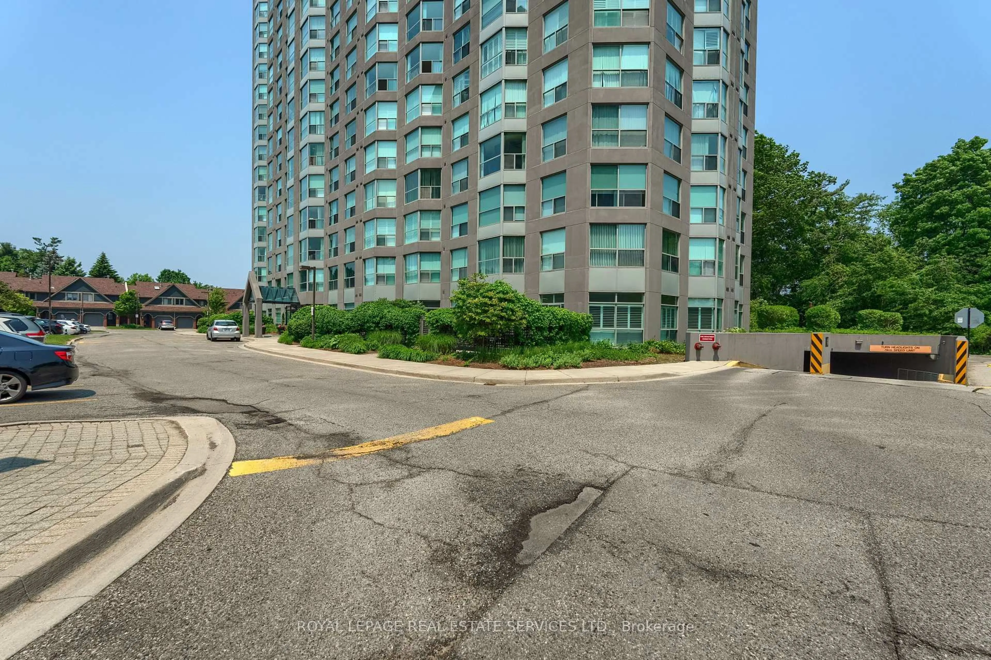 Patio, unknown for 2155 Burnhamthorpe Rd #902, Mississauga Ontario L5L 5P4