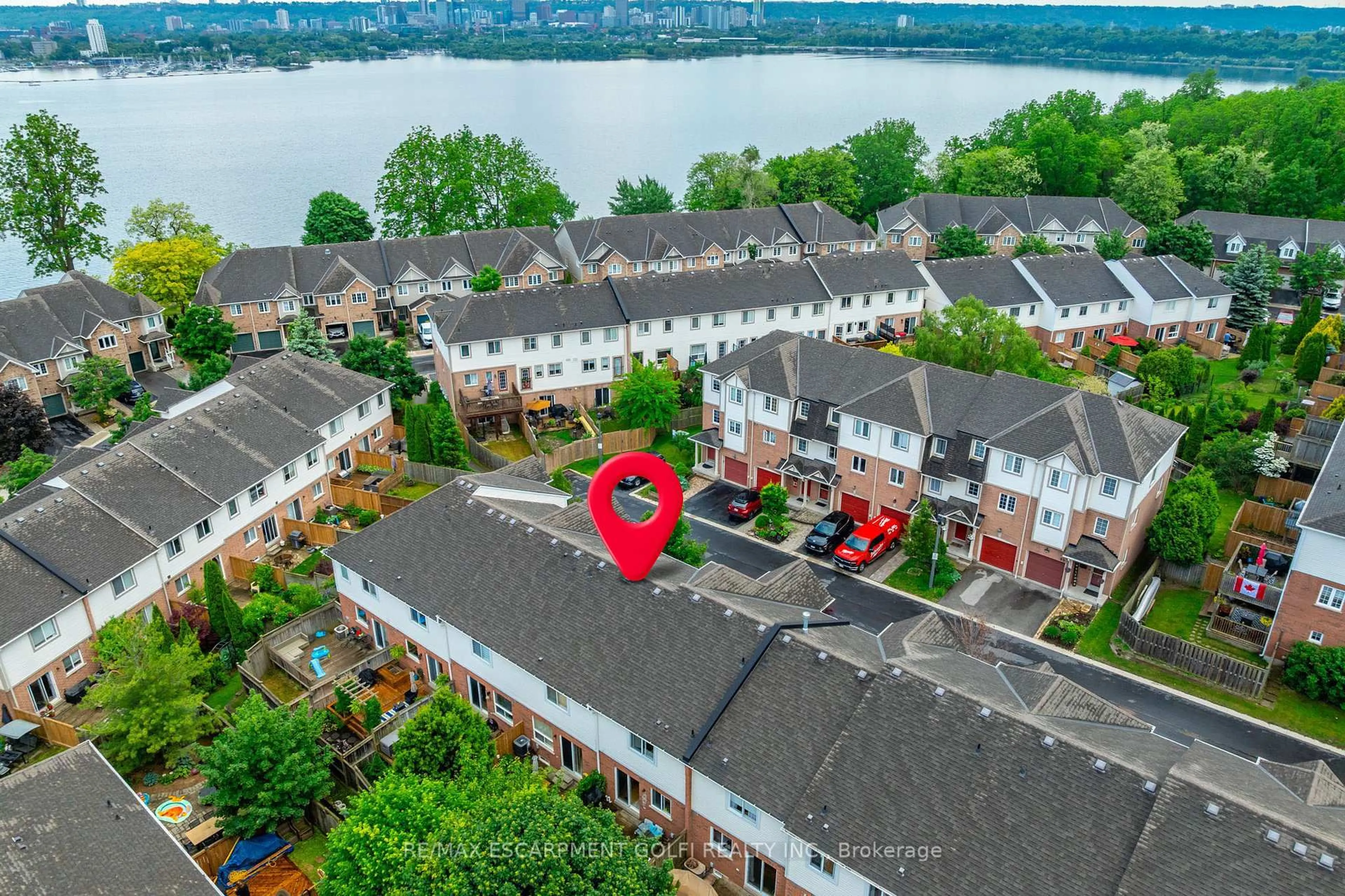 A pic from outside/outdoor area/front of a property/back of a property/a pic from drone, water/lake/river/ocean view for 710 Spring Gardens Rd #44, Burlington Ontario L7T 4K7