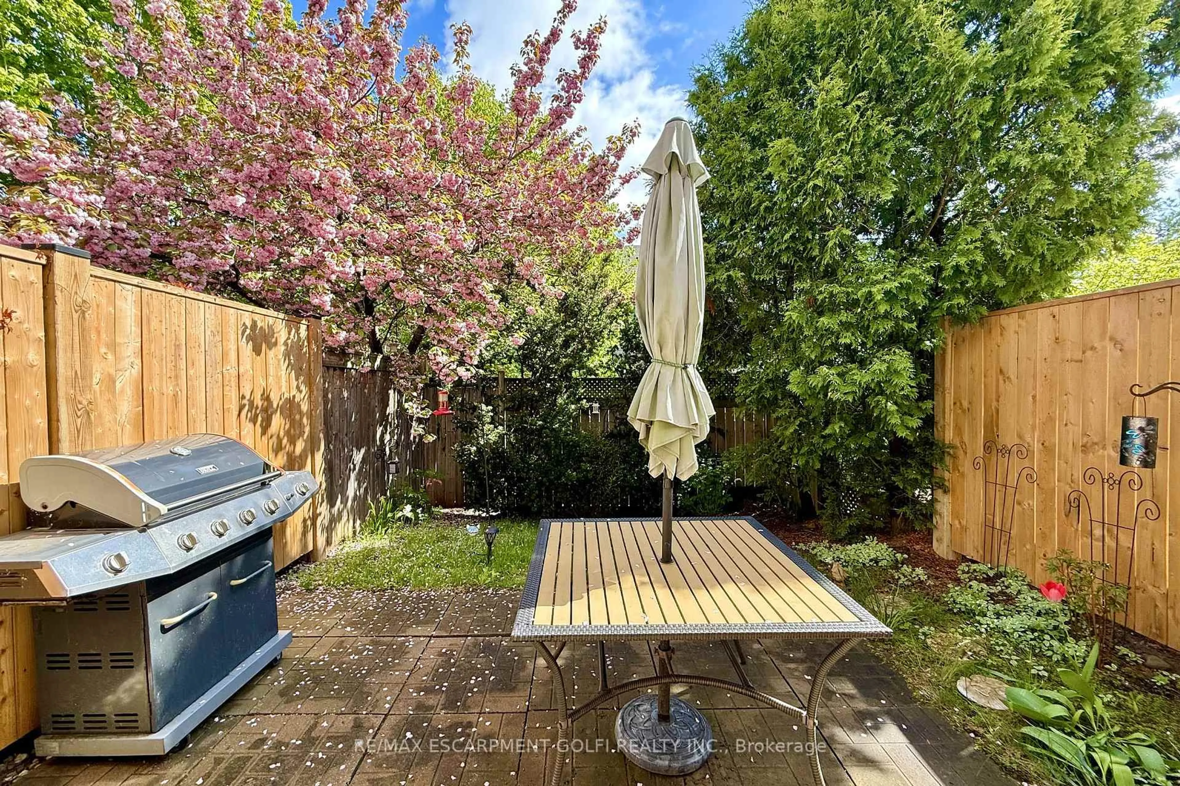 Patio, street for 710 Spring Gardens Rd #44, Burlington Ontario L7T 4K7