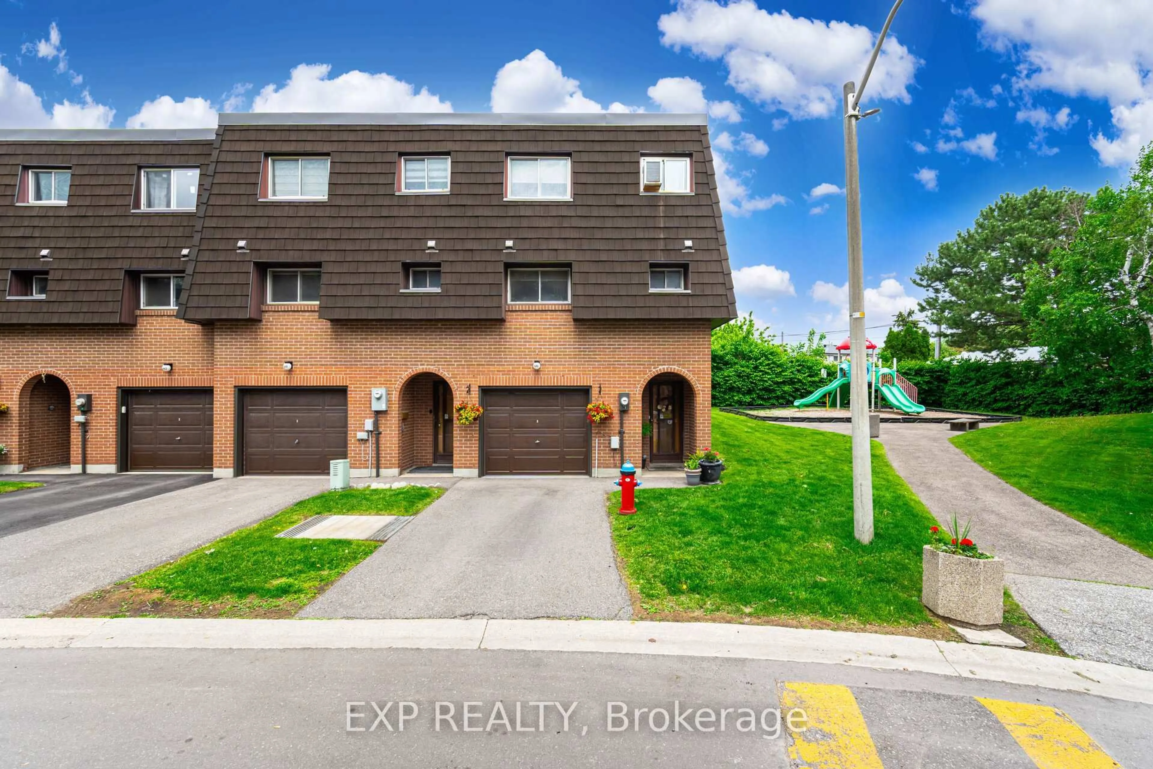 A pic from outside/outdoor area/front of a property/back of a property/a pic from drone, street for 136 Darras Crt, Brampton Ontario L6T 1W7