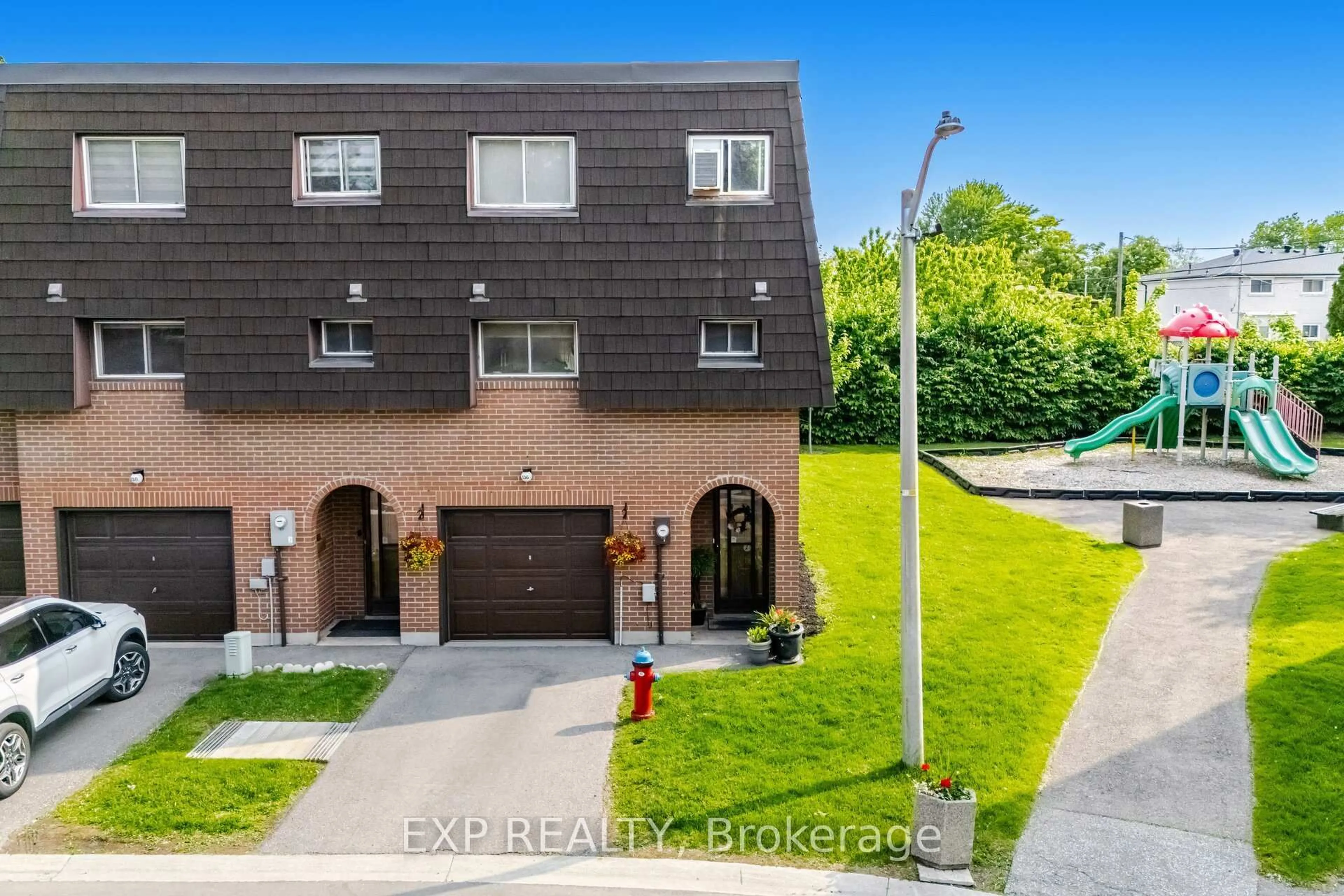 A pic from outside/outdoor area/front of a property/back of a property/a pic from drone, street for 136 Darras Crt, Brampton Ontario L6T 1W7