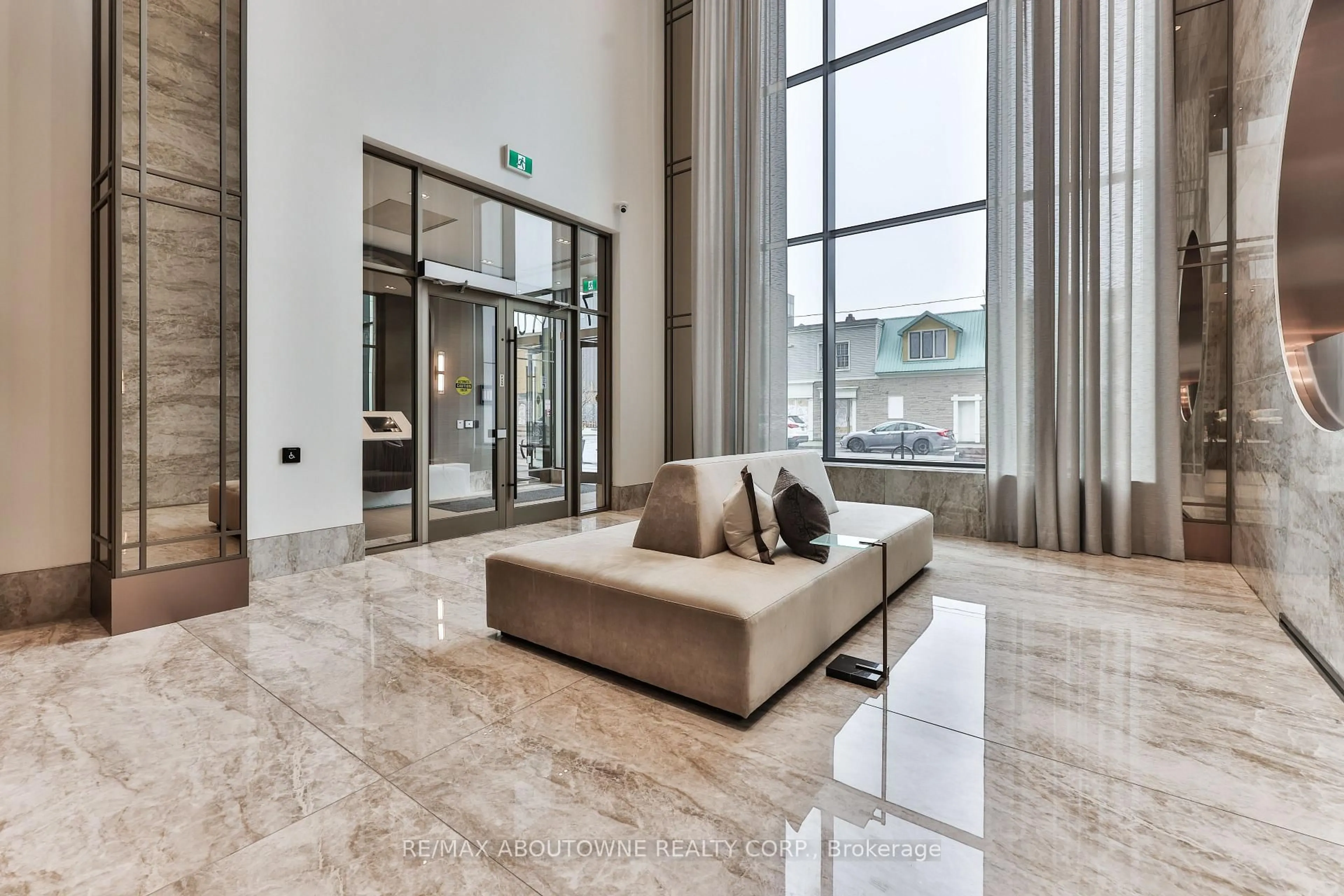 Lobby for 2007 James St #2201, Burlington Ontario L7R 0G7