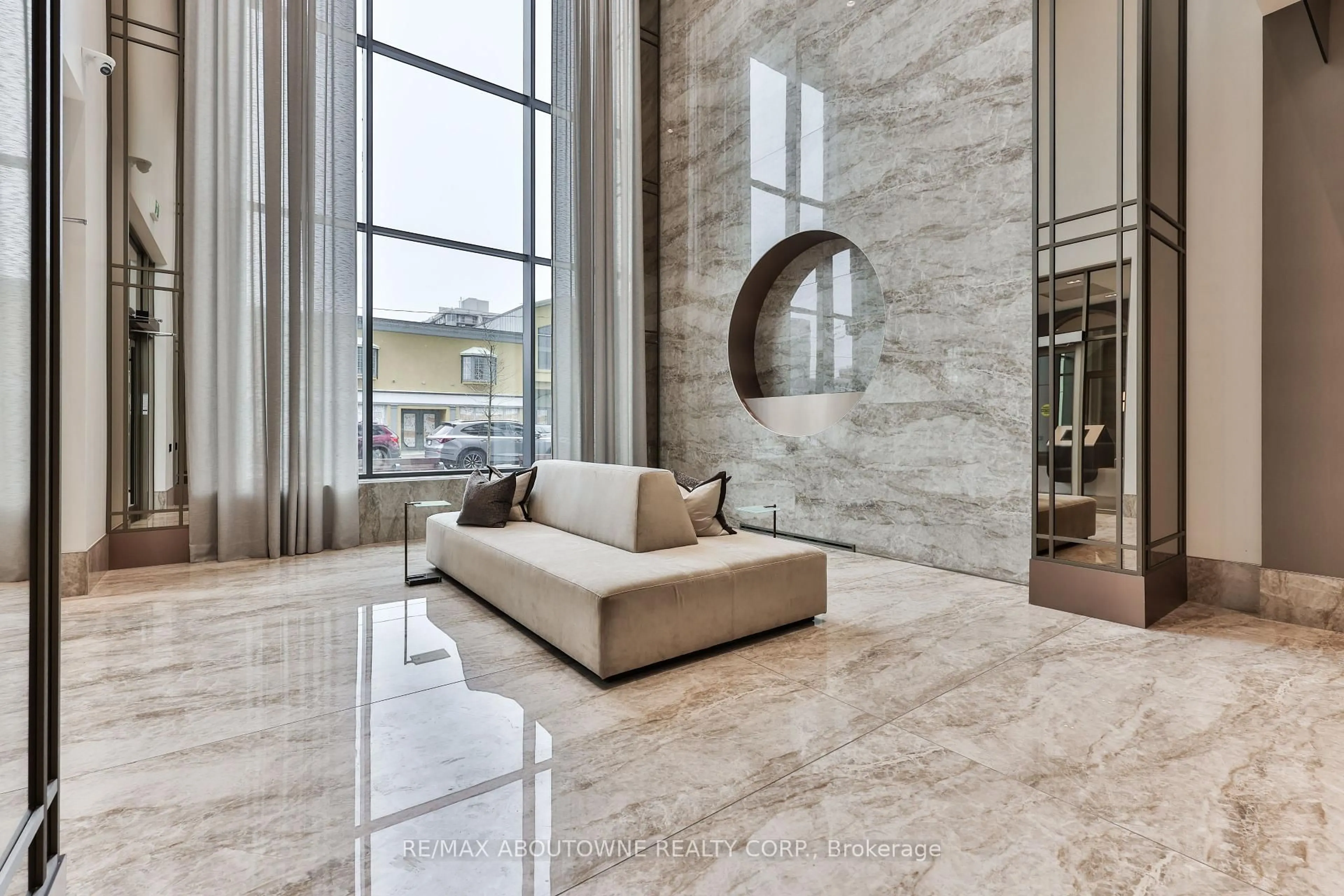 Lobby for 2007 James St #2201, Burlington Ontario L7R 0G7