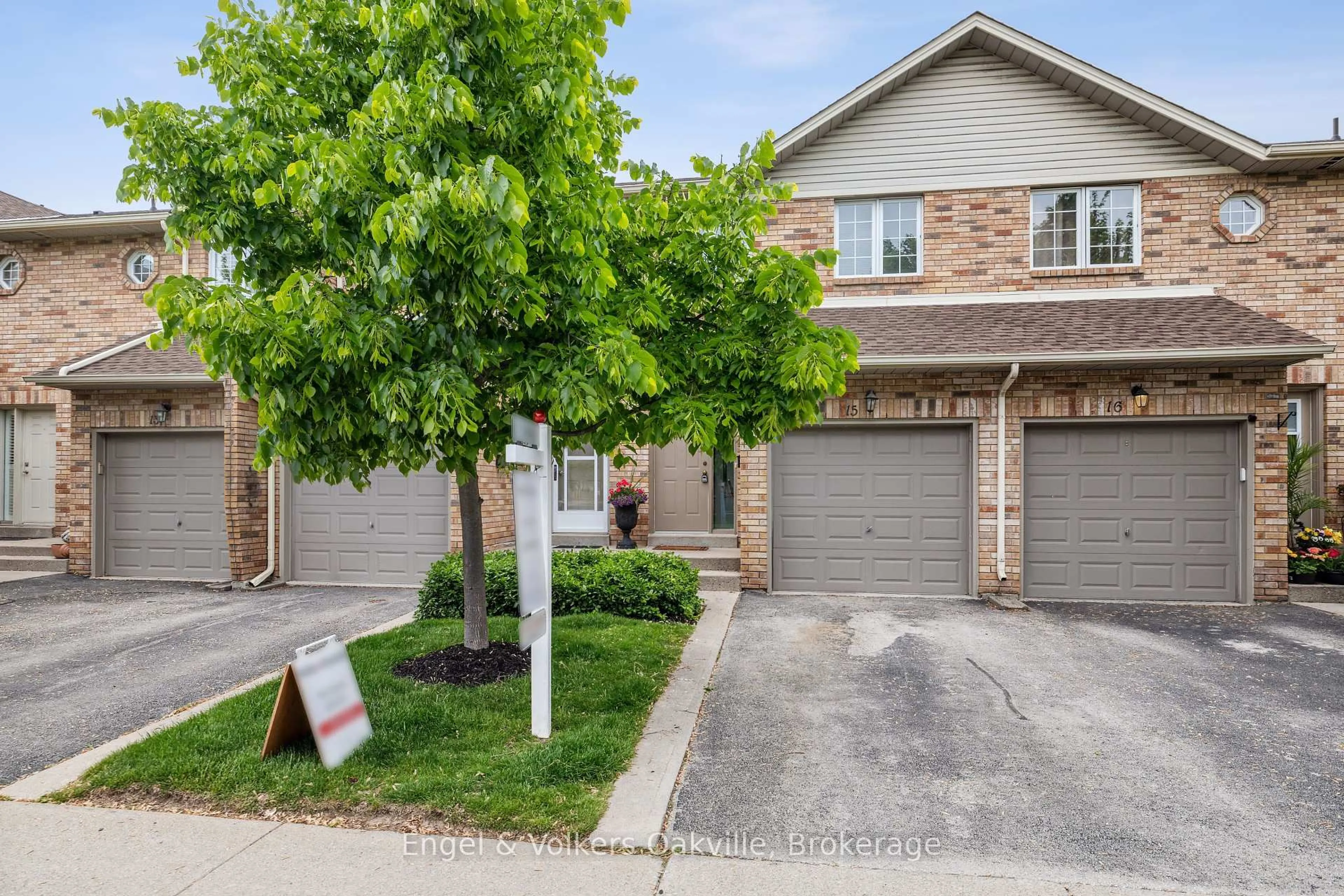 Home with brick exterior material, street for 2015 Cleaver Ave #15, Burlington Ontario L7M 4J7
