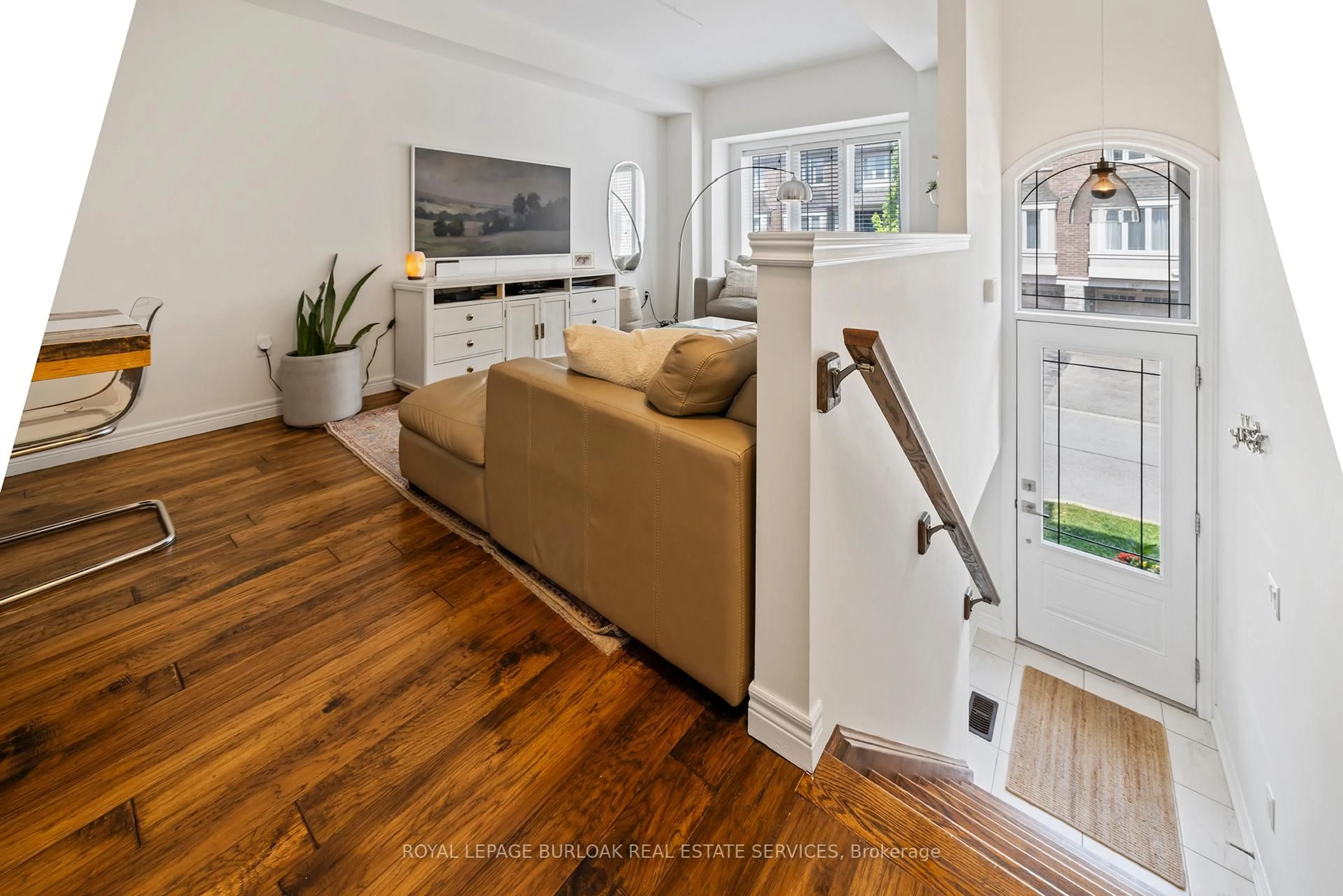 Indoor entryway for 4134 Galileo Common, Burlington Ontario L7L 0G7