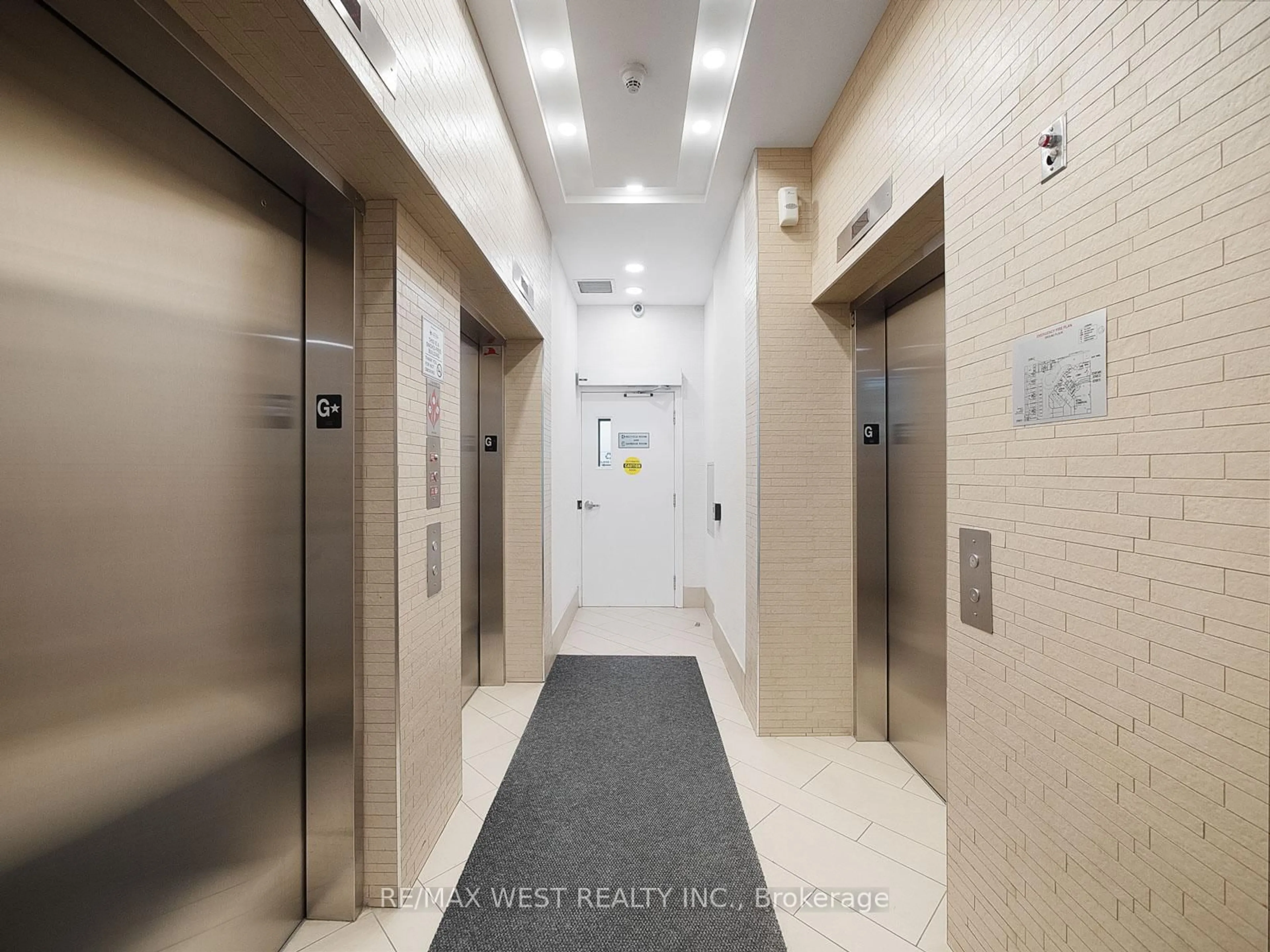 Indoor foyer for 2230 Lake Shore Blvd #1808, Toronto Ontario M8V 0B2