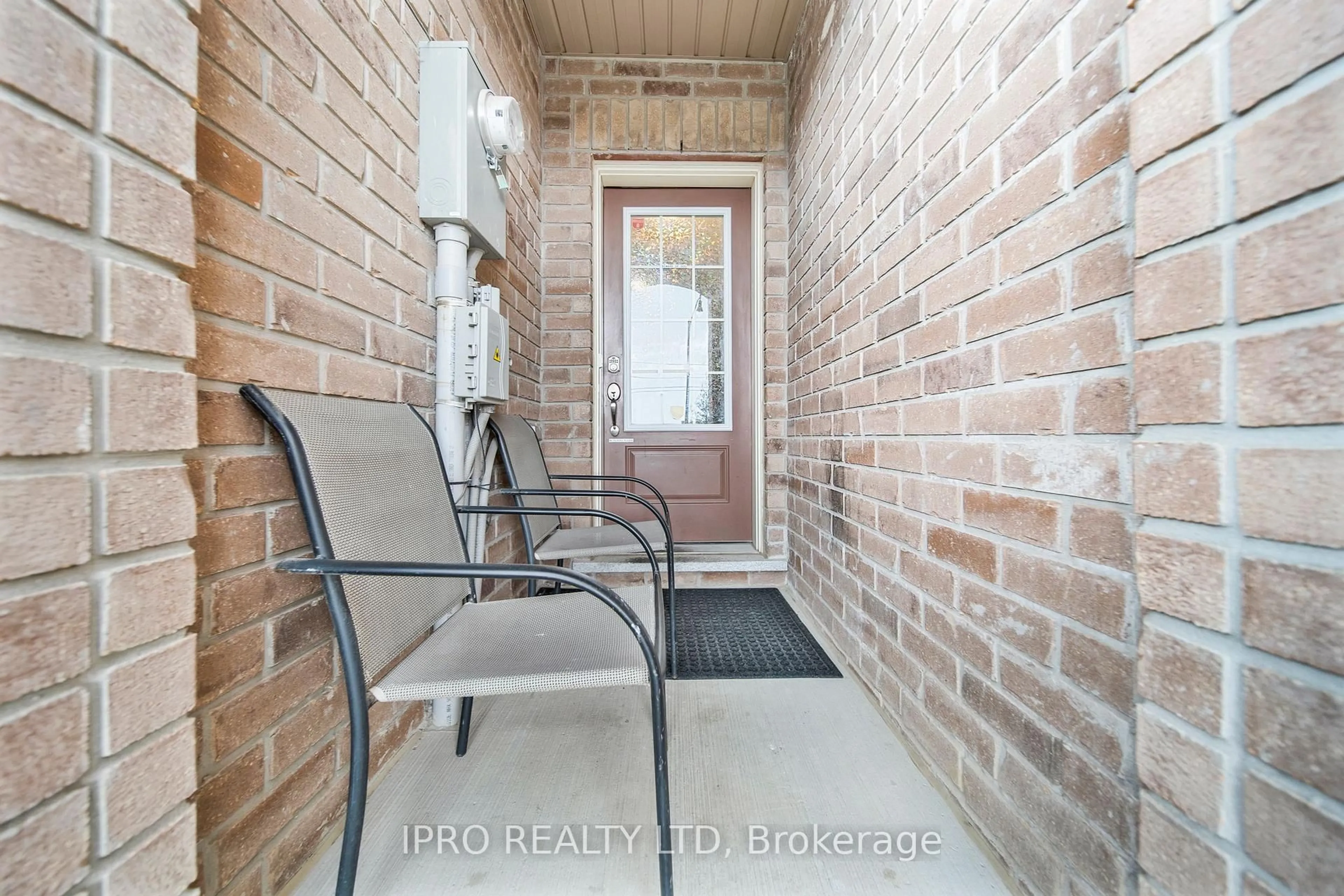 Indoor entryway for 27 Pennycross Cres #2, Brampton Ontario L7A 4M1