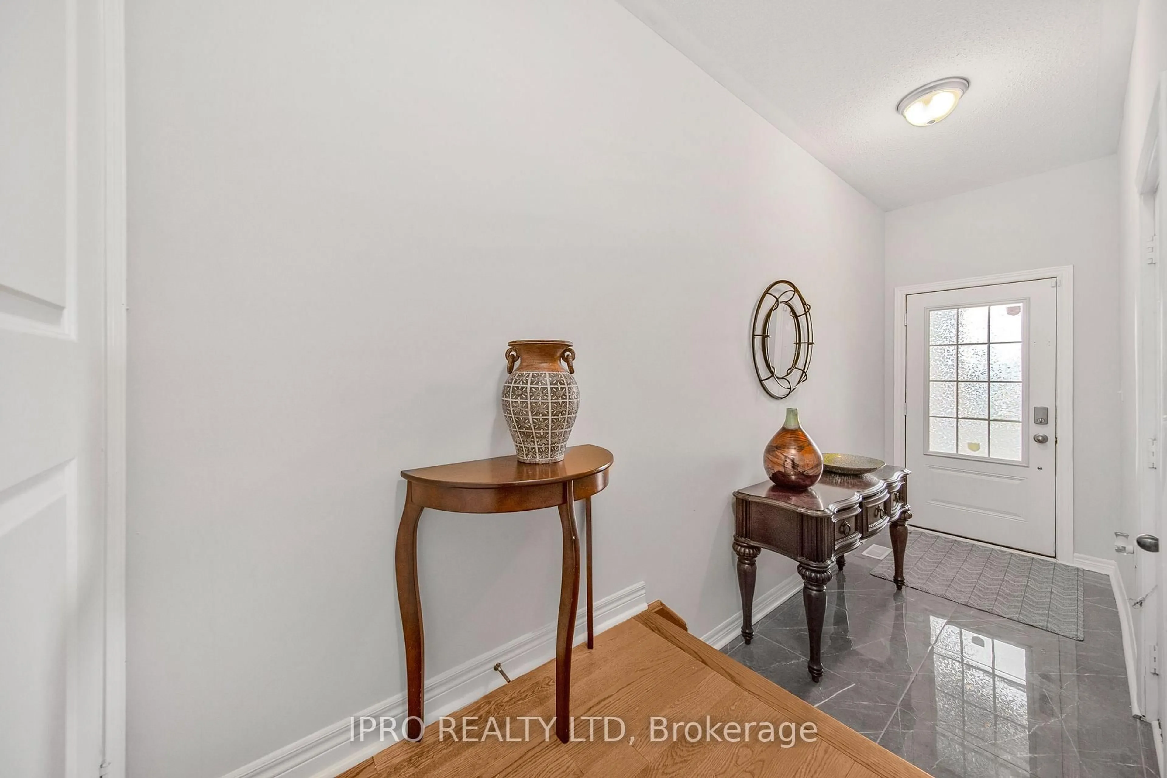 Indoor entryway for 27 Pennycross Cres #2, Brampton Ontario L7A 4M1