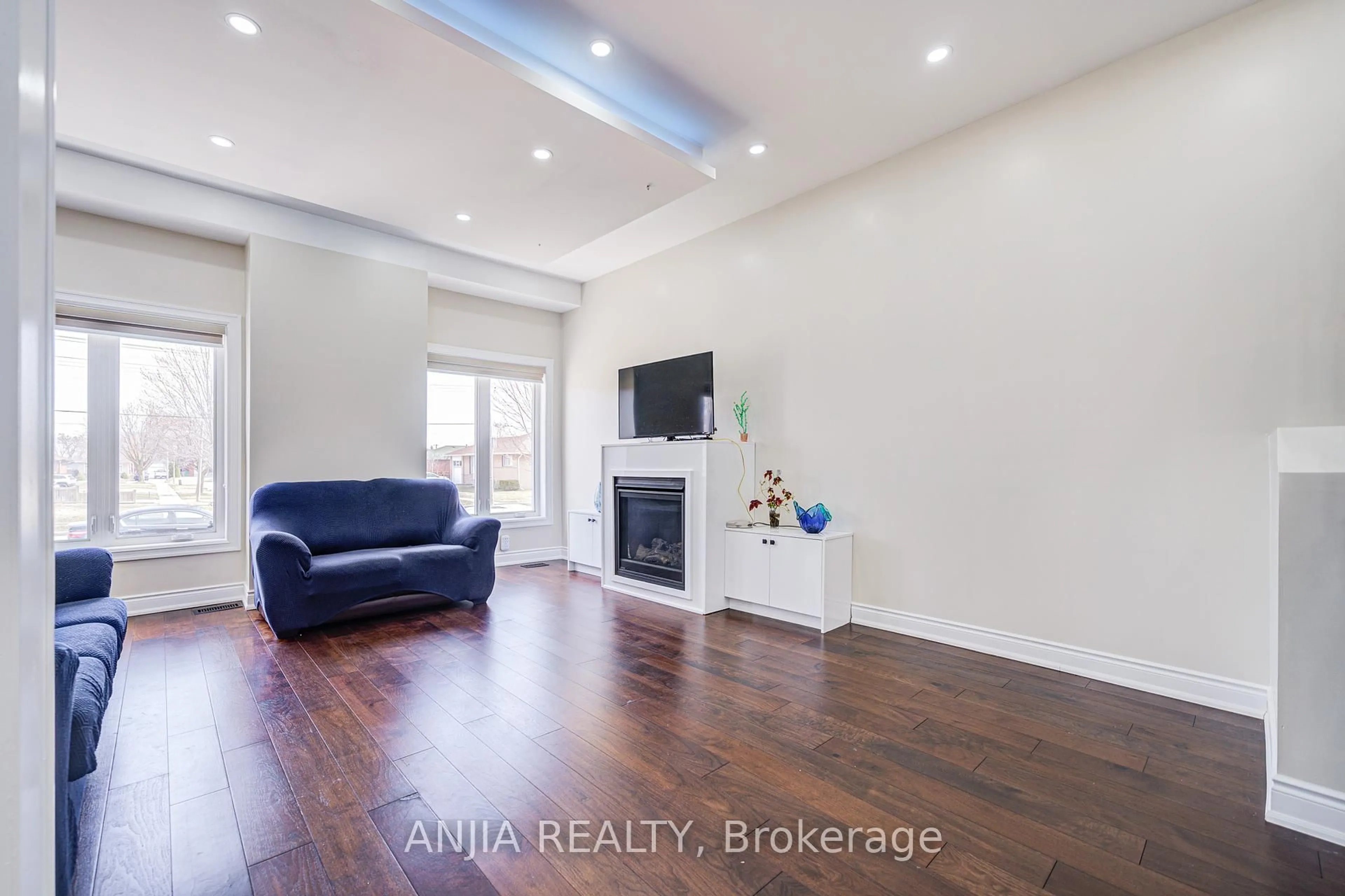 A pic of a room for 106 Celestine Dr, Toronto Ontario M9R 3N9