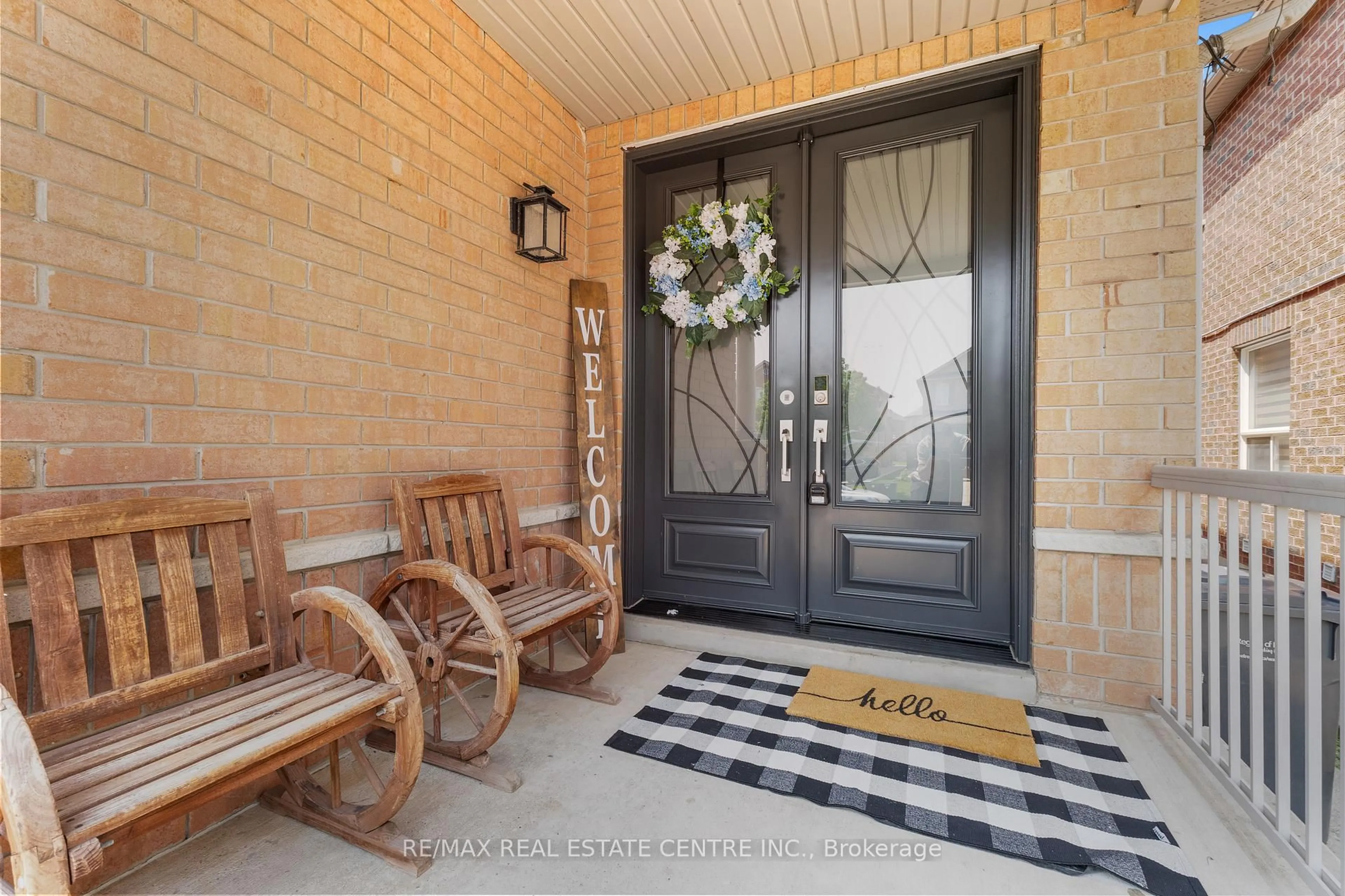 Indoor entryway for 42 Zia Dodda Cres, Brampton Ontario L6P 1J6