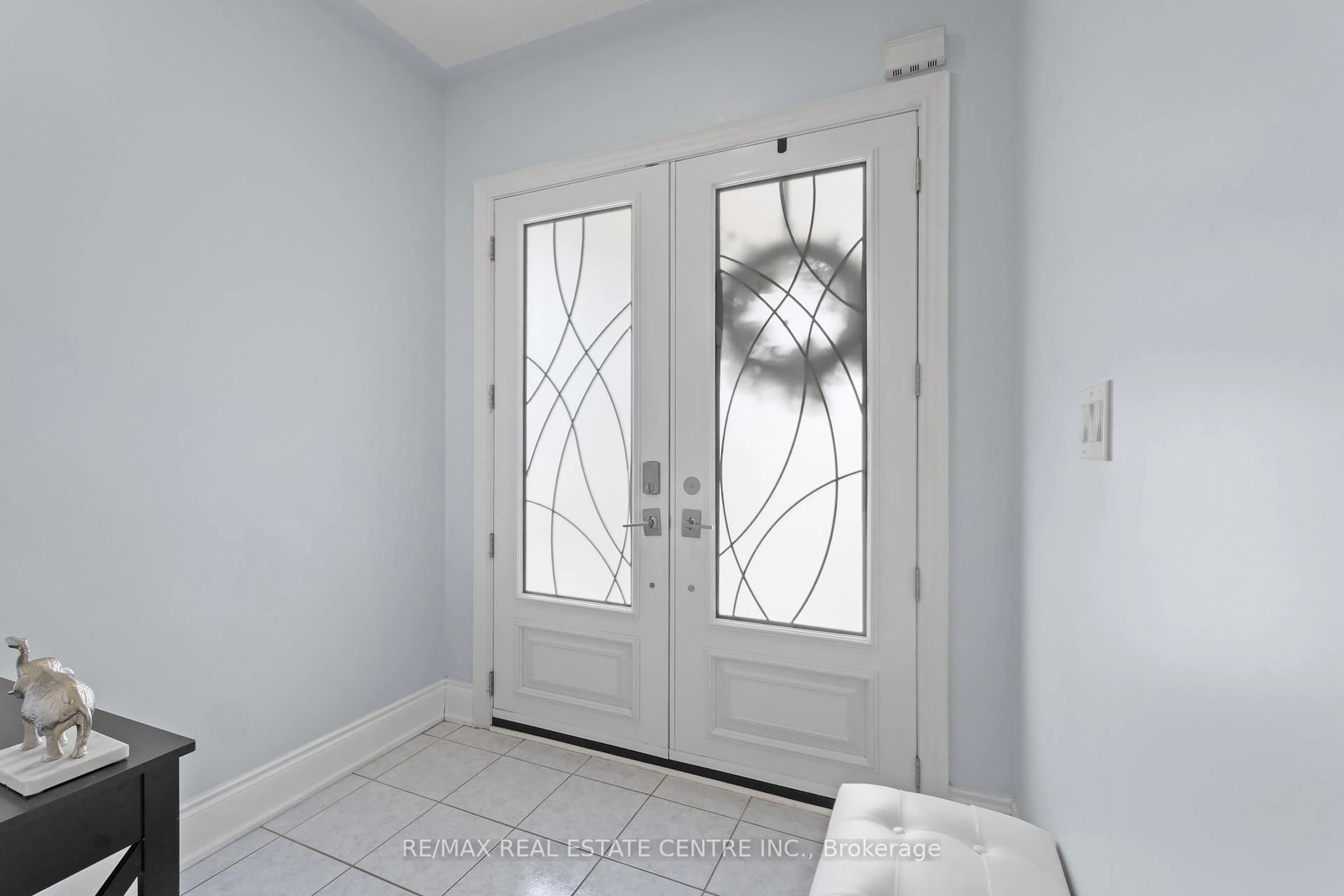 Indoor entryway for 42 Zia Dodda Cres, Brampton Ontario L6P 1J6