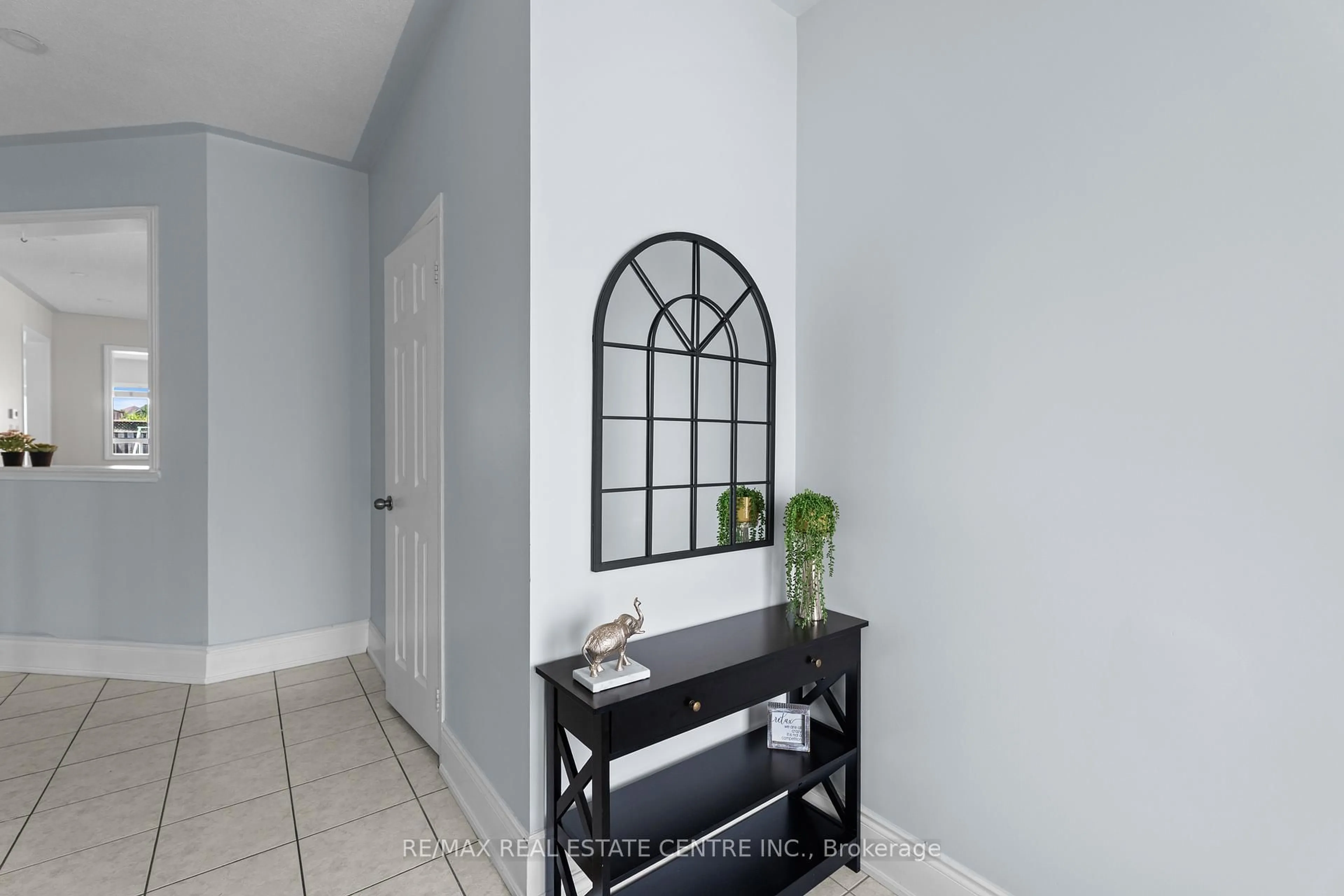 Indoor entryway for 42 Zia Dodda Cres, Brampton Ontario L6P 1J6