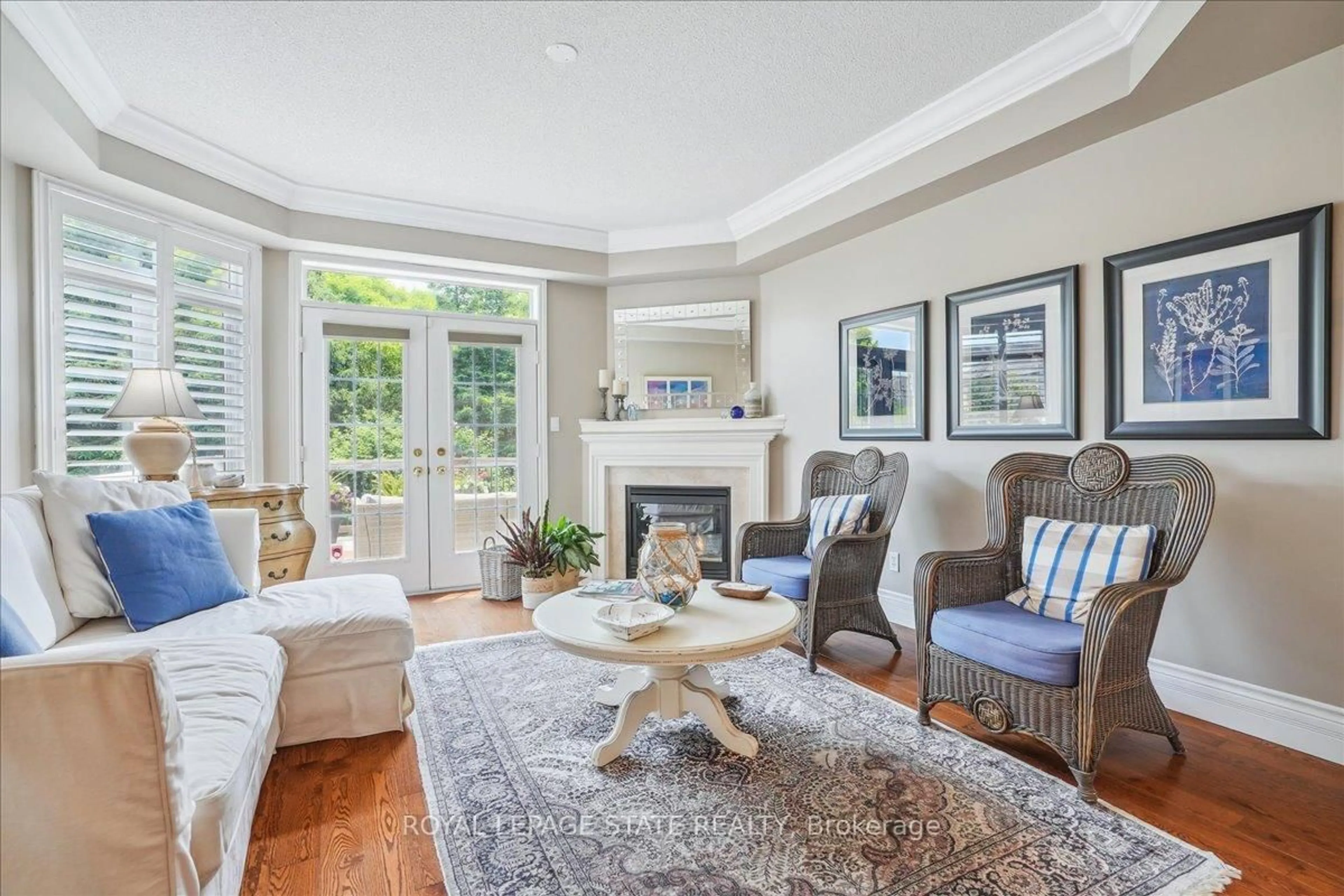 Living room with furniture, unknown for 2328 Woodfield Rd, Oakville Ontario L6H 6Y6