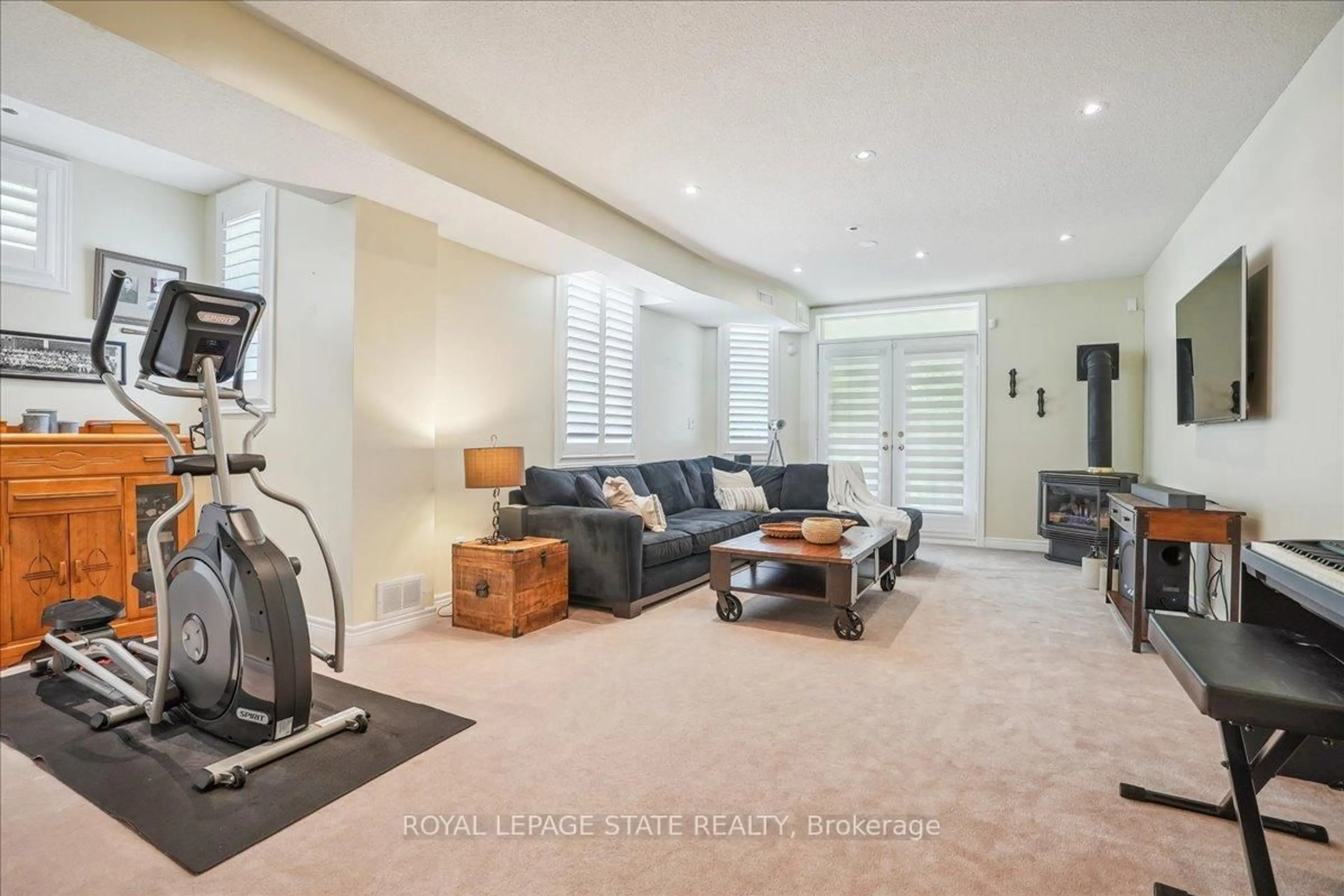 Living room with furniture, unknown for 2328 Woodfield Rd, Oakville Ontario L6H 6Y6