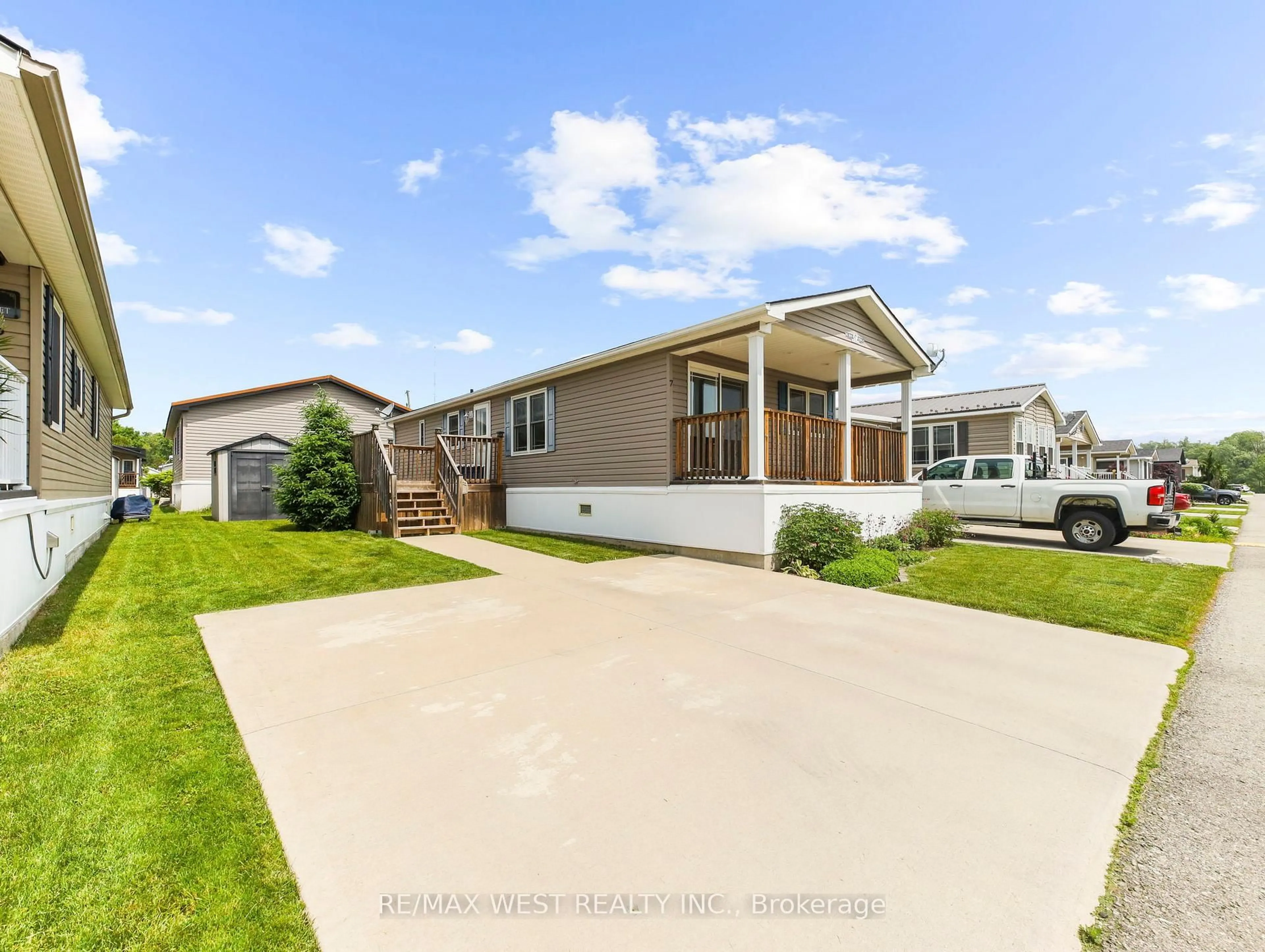 Home with vinyl exterior material, water/lake/river/ocean view for 4449 Milburough Line #7 Ash, Burlington Ontario L7P 0C5