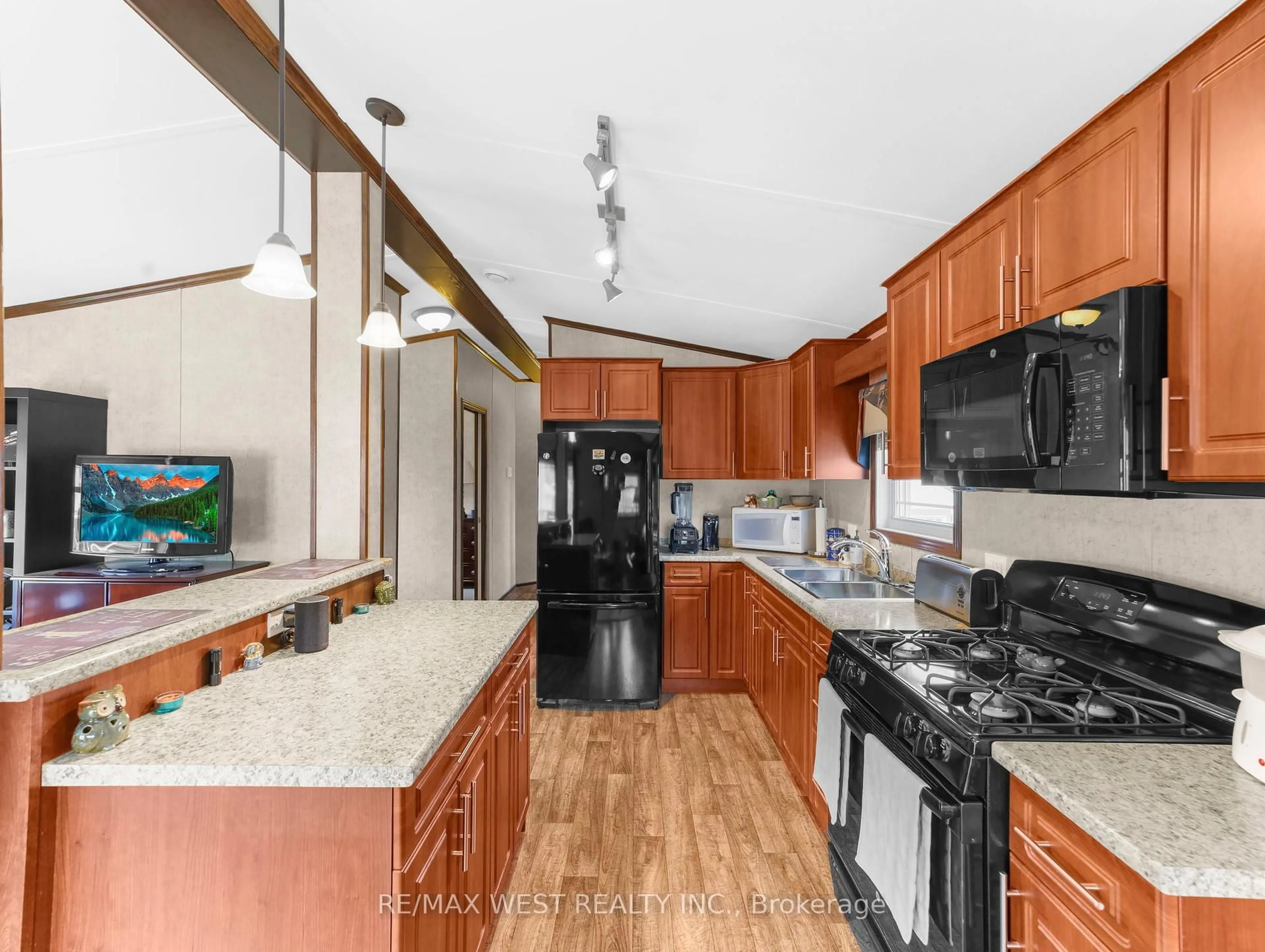 Open concept kitchen, unknown for 4449 Milburough Line #7 Ash, Burlington Ontario L7P 0C5