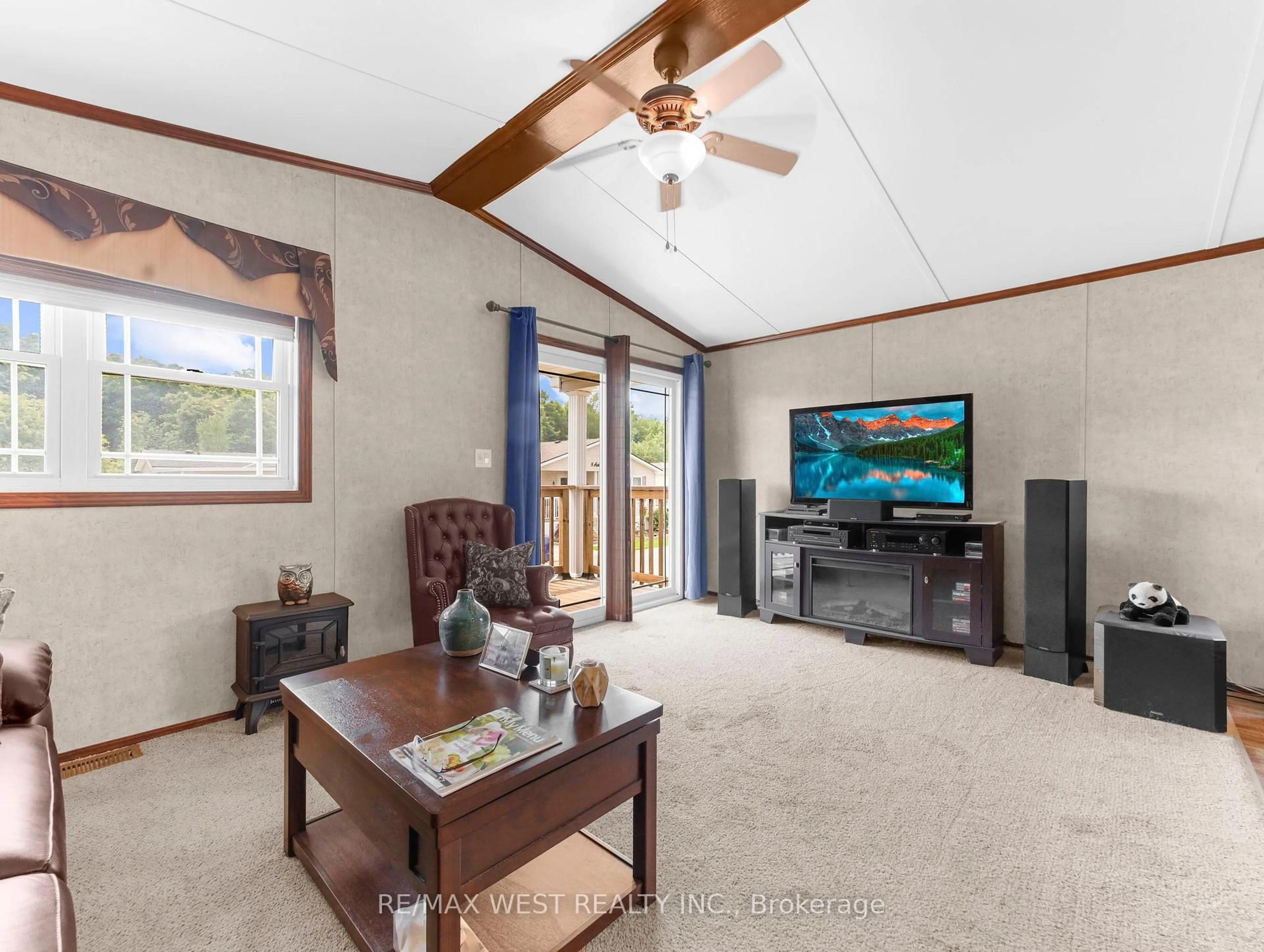Living room with furniture, unknown for 4449 Milburough Line #7 Ash, Burlington Ontario L7P 0C5