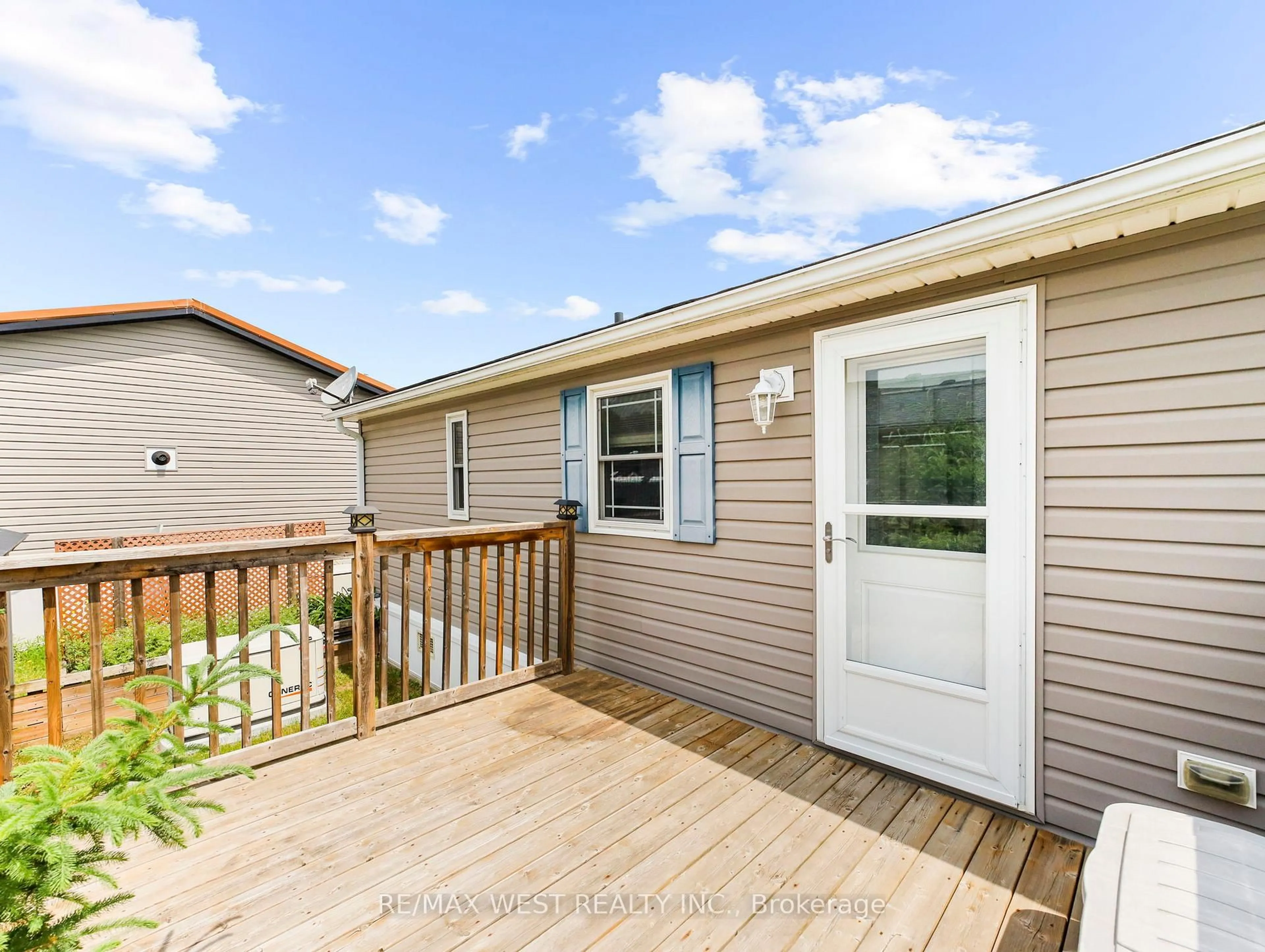Home with vinyl exterior material, water/lake/river/ocean view for 4449 Milburough Line #7 Ash, Burlington Ontario L7P 0C5