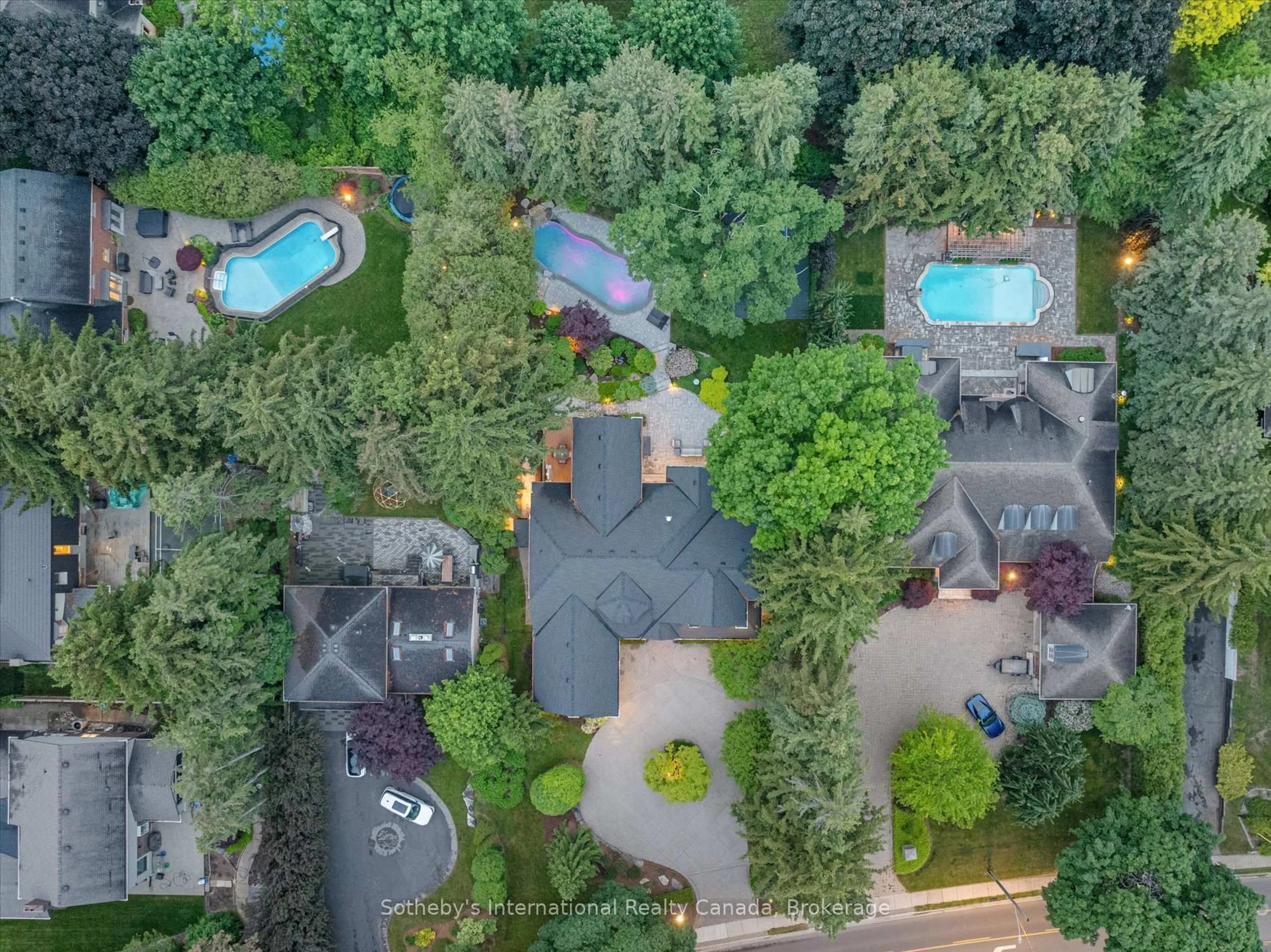 A pic from outside/outdoor area/front of a property/back of a property/a pic from drone, forest/trees view for 4169 Lakeshore Rd, Burlington Ontario L7L 1A5