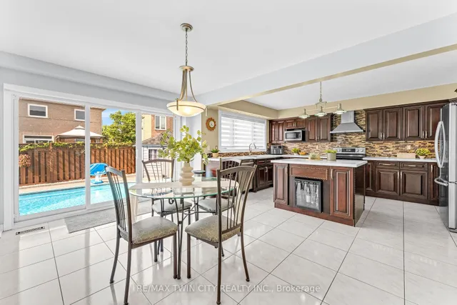 Additional property image - 670 Peter Robertson Blvd