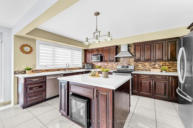Additional property image - 670 Peter Robertson Blvd