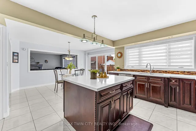 Additional property image - 670 Peter Robertson Blvd
