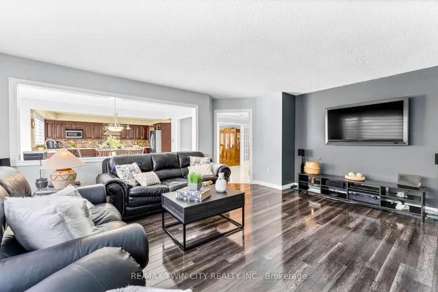 Additional property image - 670 Peter Robertson Blvd