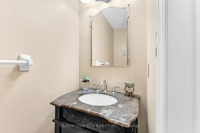 Additional property image - 670 Peter Robertson Blvd