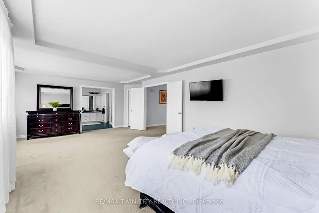 Additional property image - 670 Peter Robertson Blvd