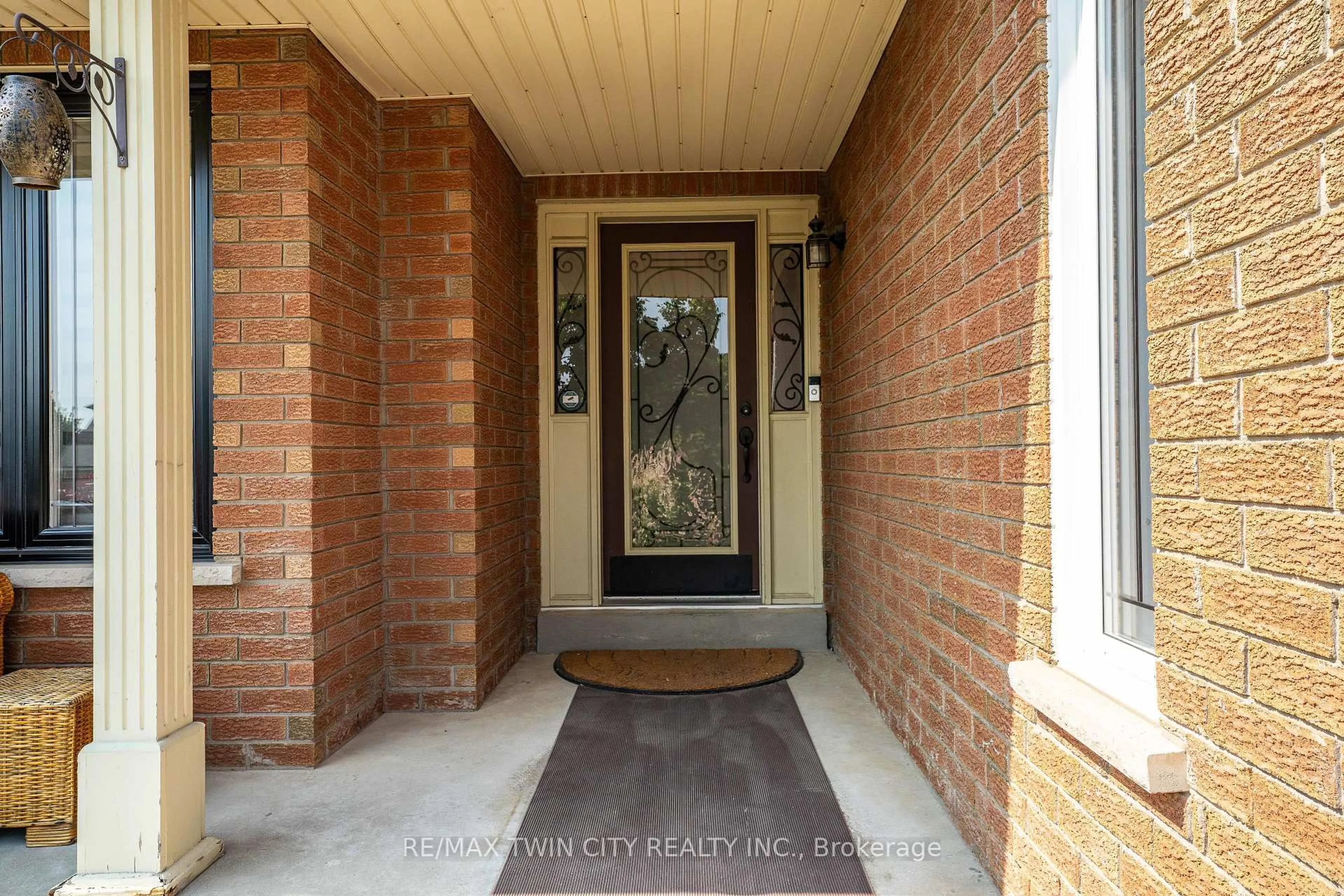 Indoor entryway for 670 Peter Robertson Blvd, Brampton Ontario L6R 1L8